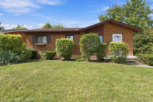 29435 SPOON AVE, MADISON HEIGHTS, MI 48071 - Image 62b5a3a53a35d6d331e4068e5a9d1821/4104149492