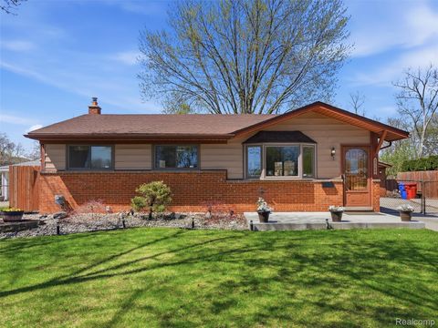 33143 Vista Way Fraser City MI 48026