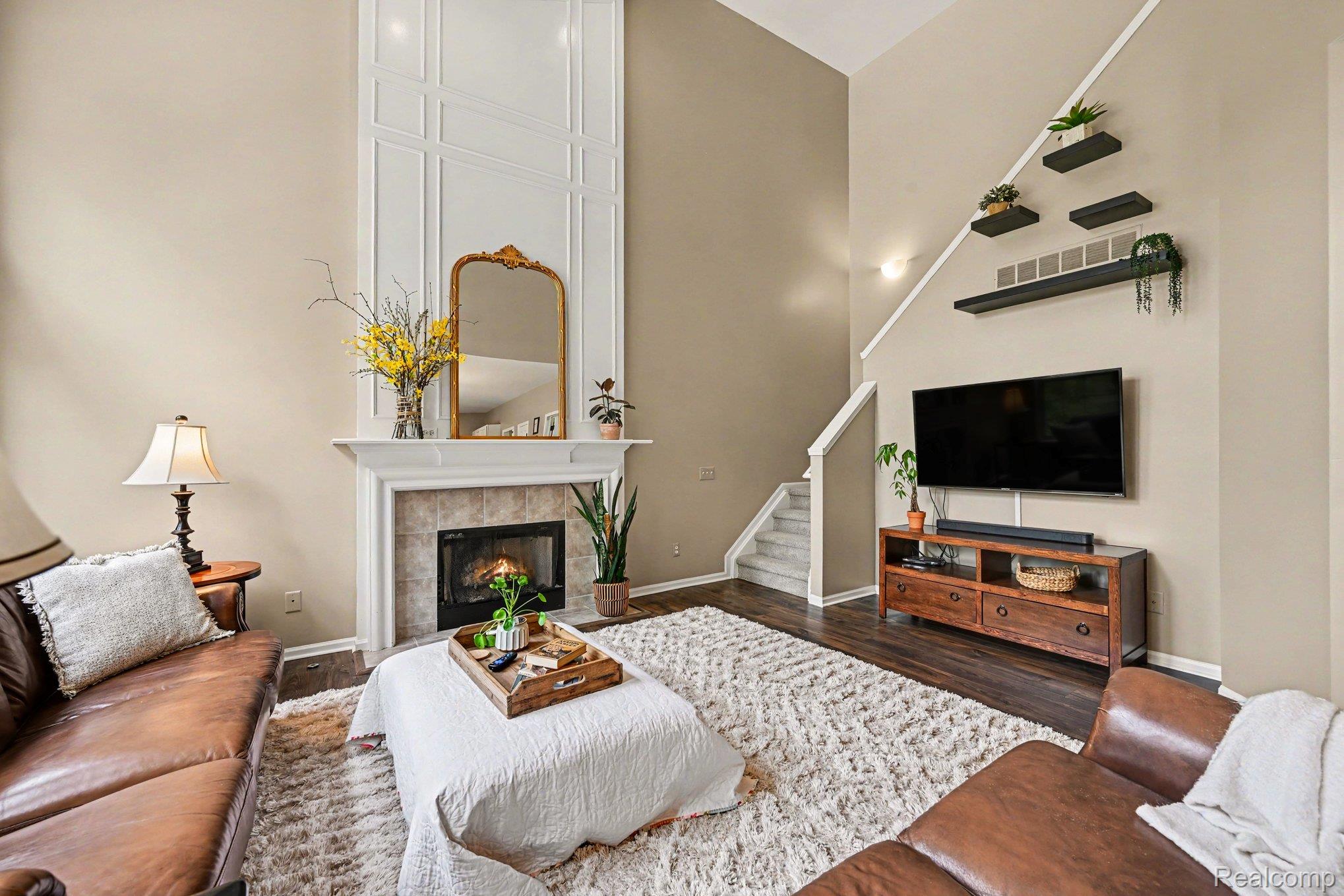 6390 Meadowlark Lane