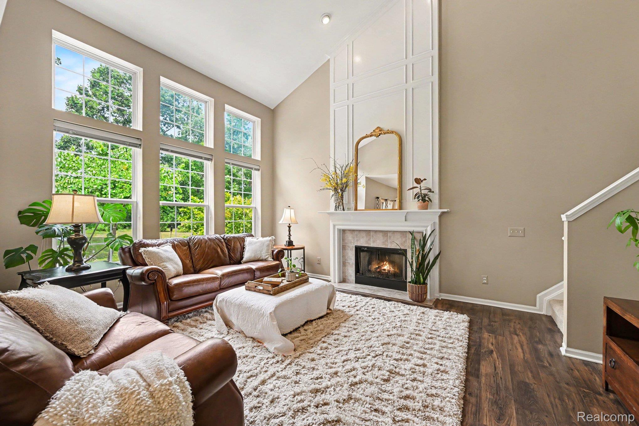 6390 Meadowlark Lane