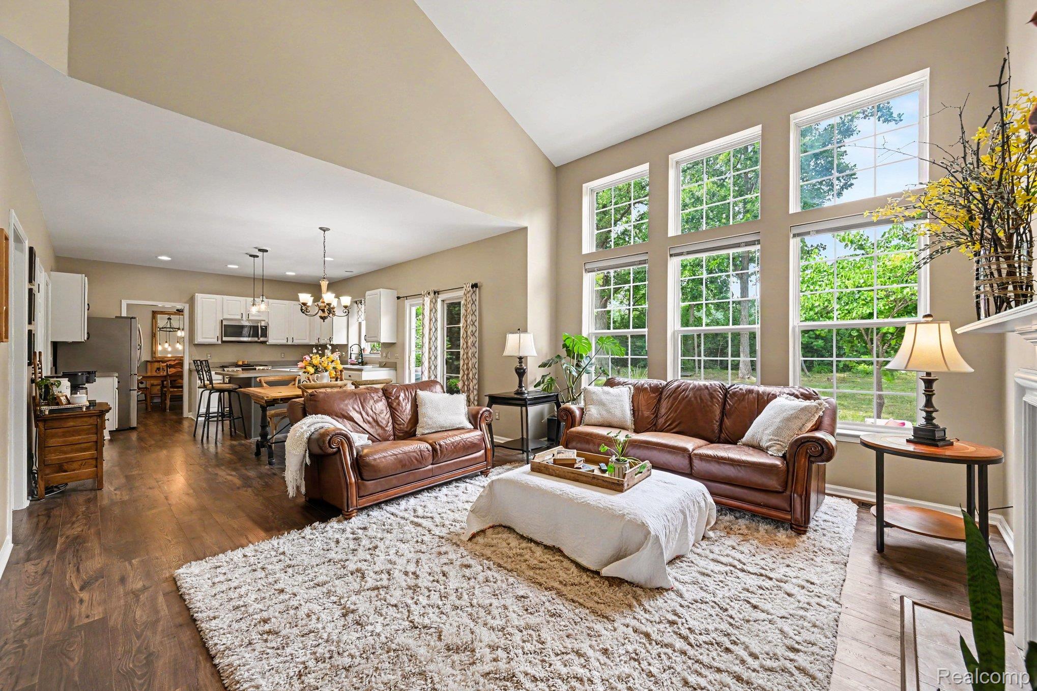 6390 Meadowlark Lane