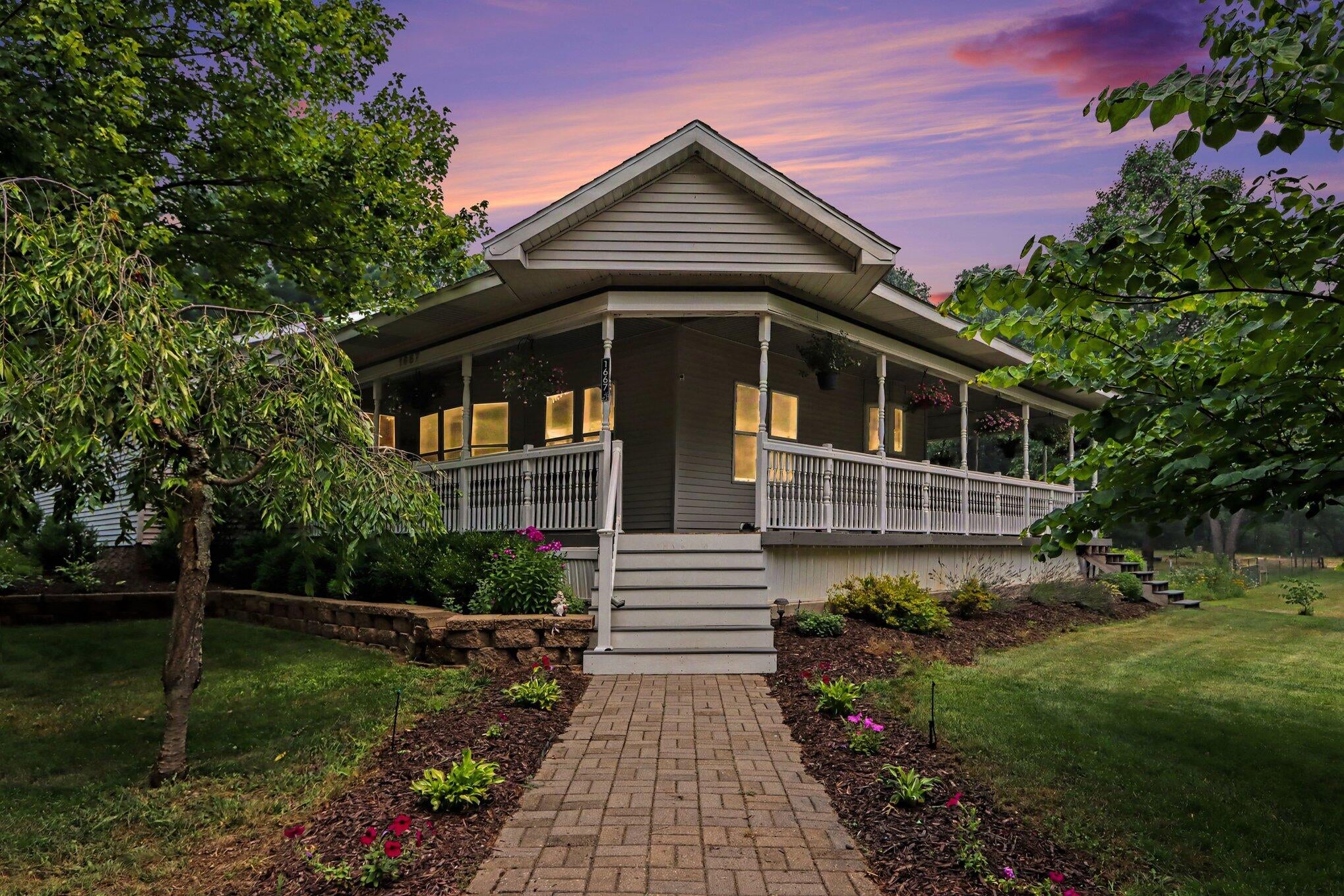 1667 Oakwood Trail