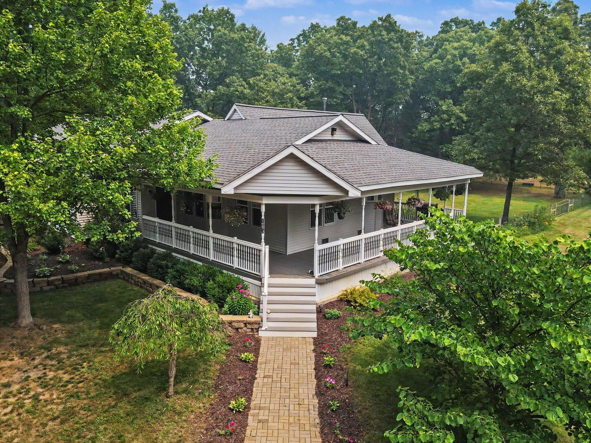 1667 Oakwood Trail