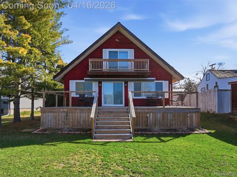 329 Lansing Drive Waterford Charter Township MI 48328