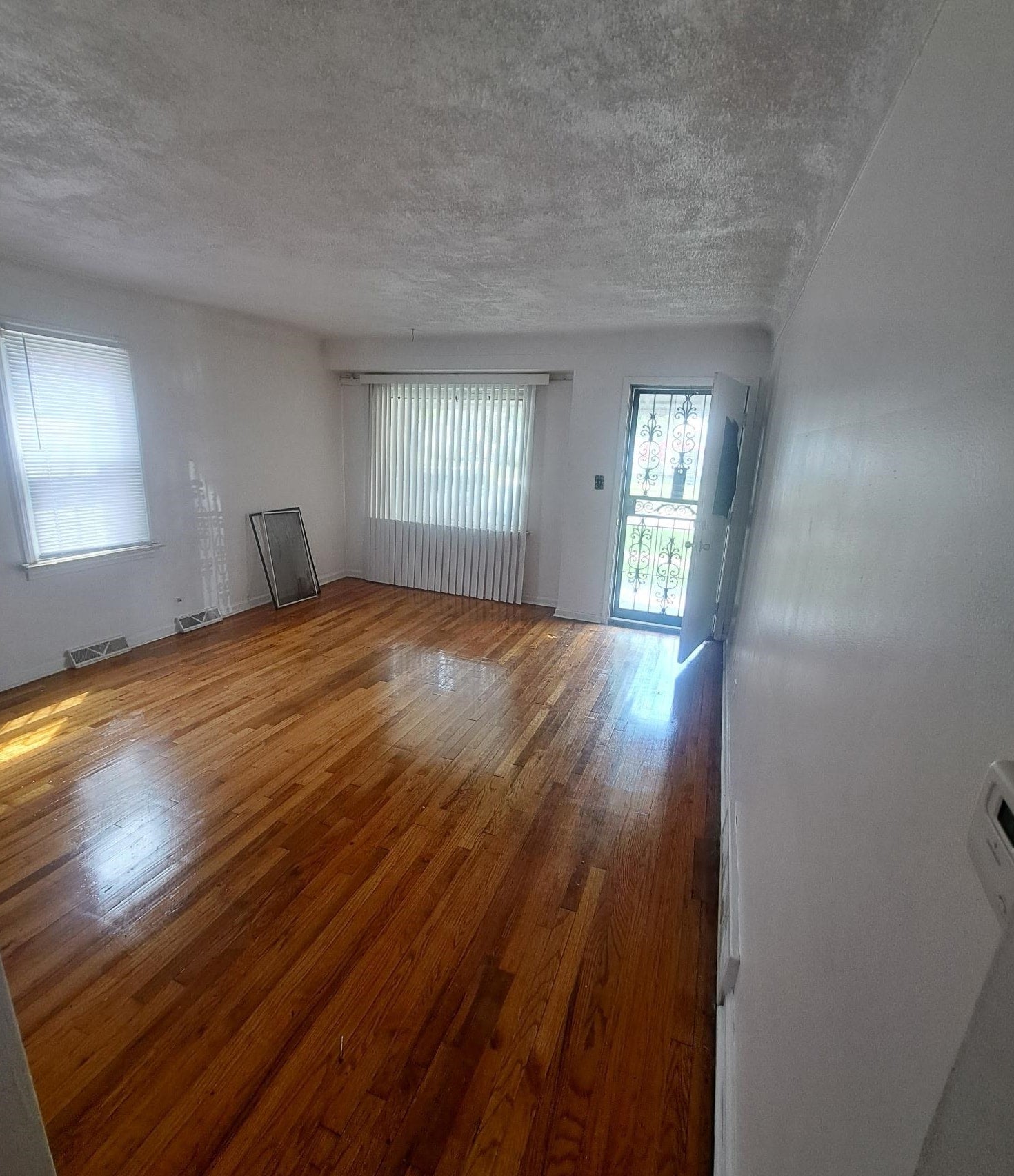 218 W Pulaski Street