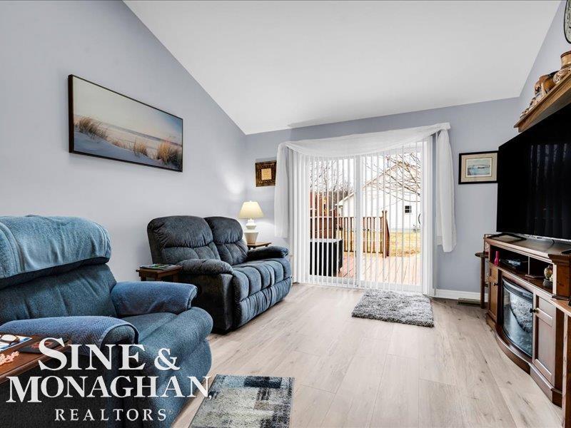 1045 Huntington Court