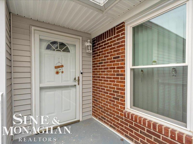 1045 Huntington Court