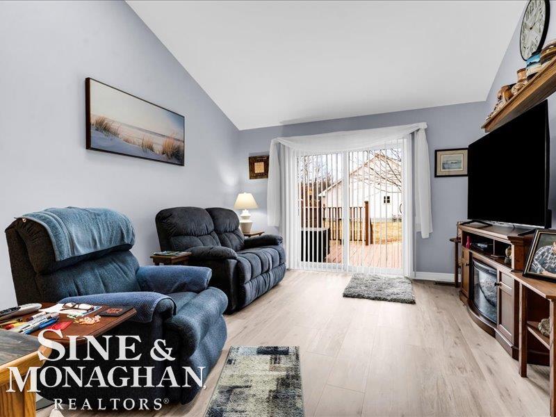 1045 Huntington Court