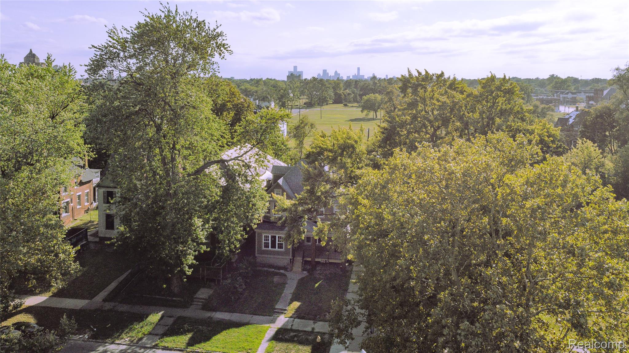 1583 Cadillac Boulevard