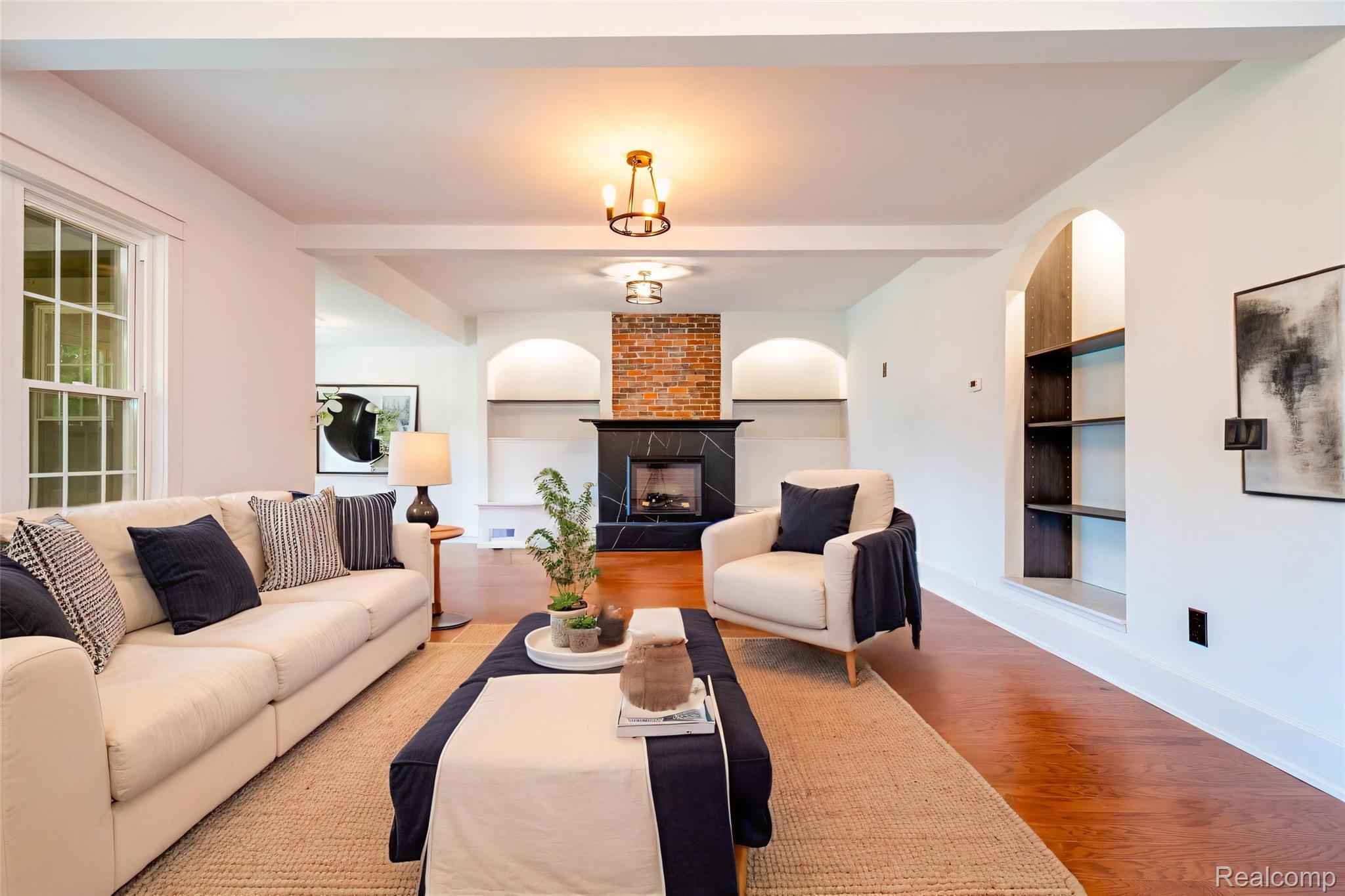 1583 Cadillac Boulevard