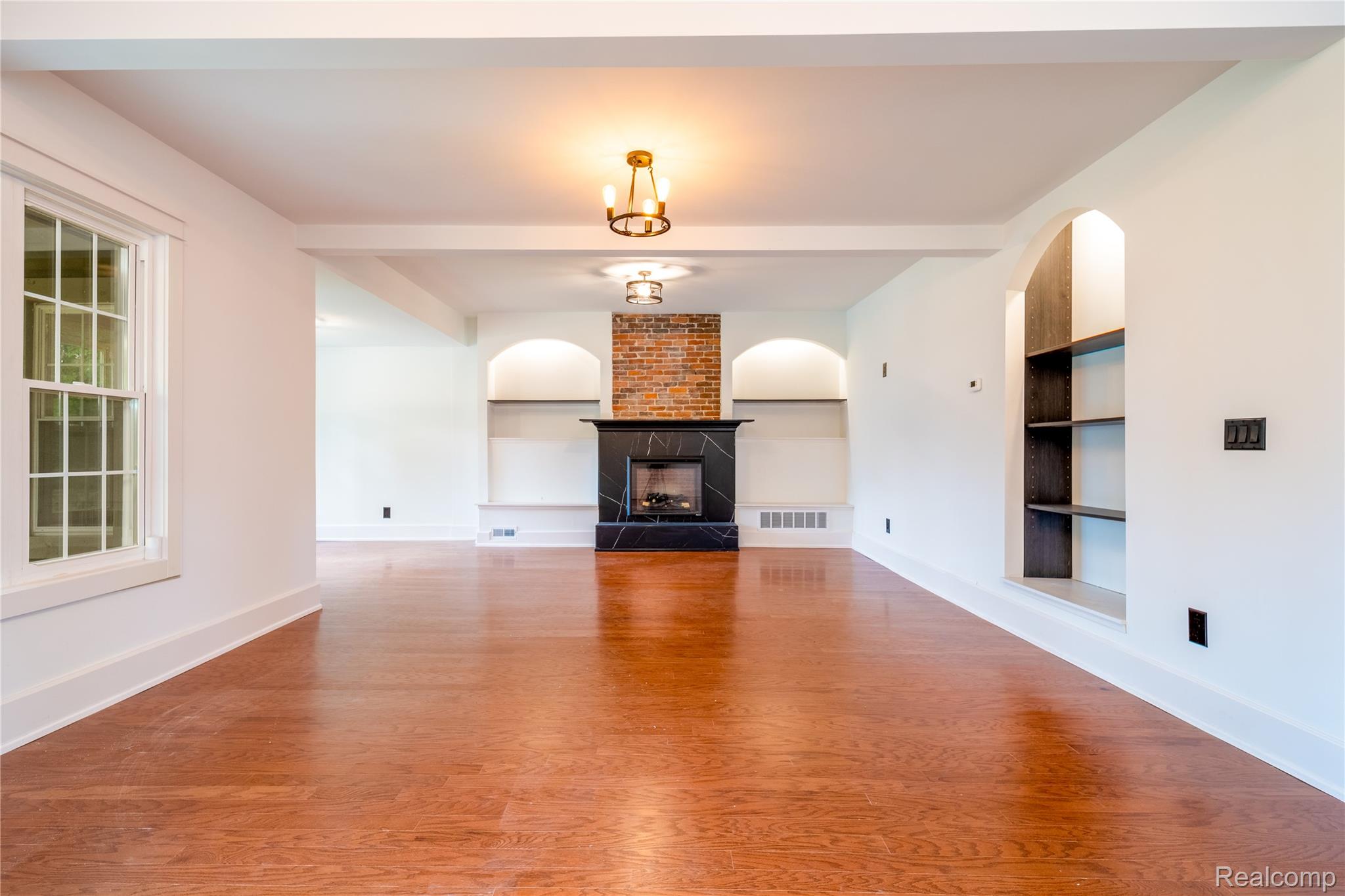 1583 Cadillac Boulevard