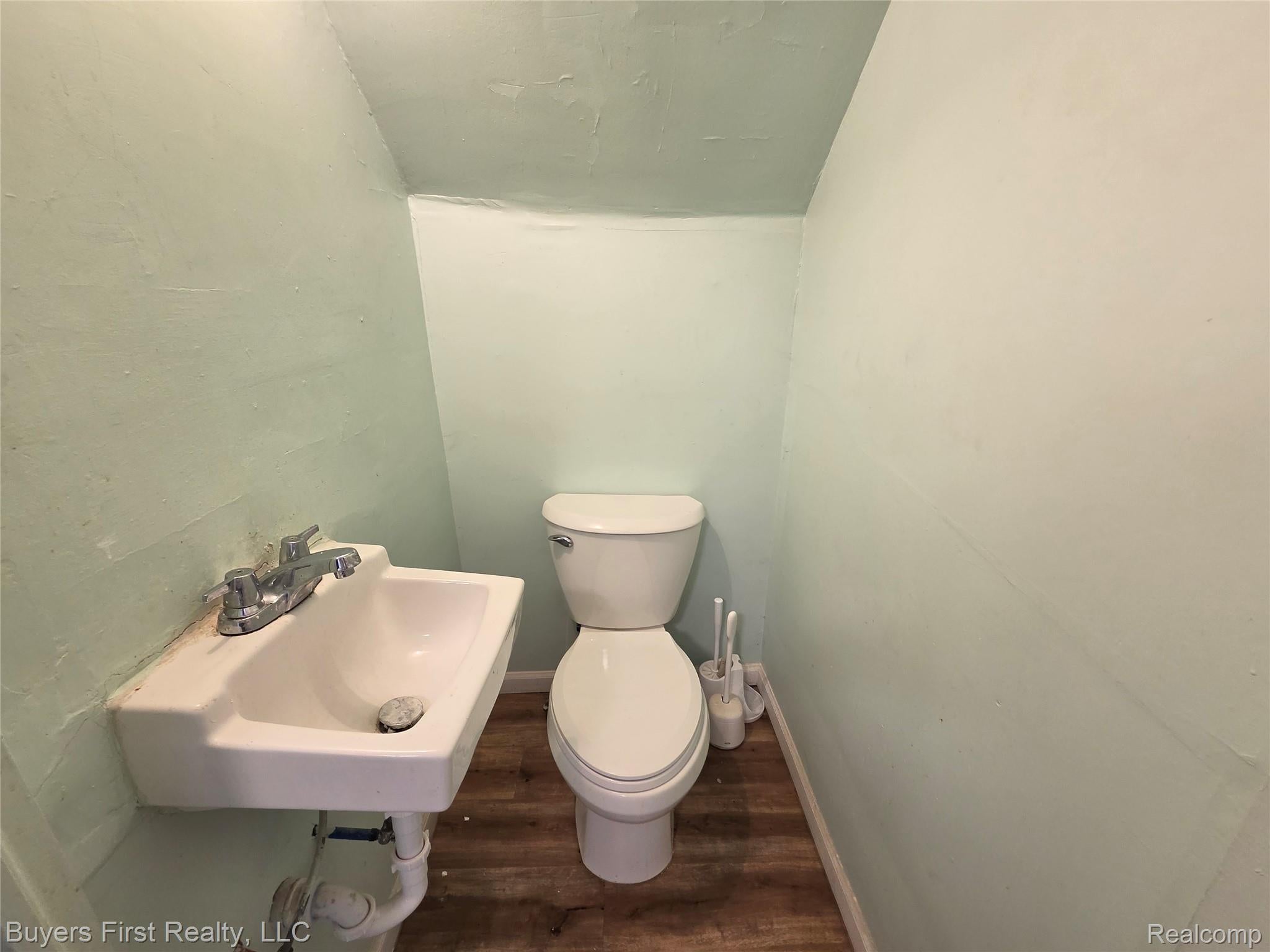 8102 Orchard Avenue