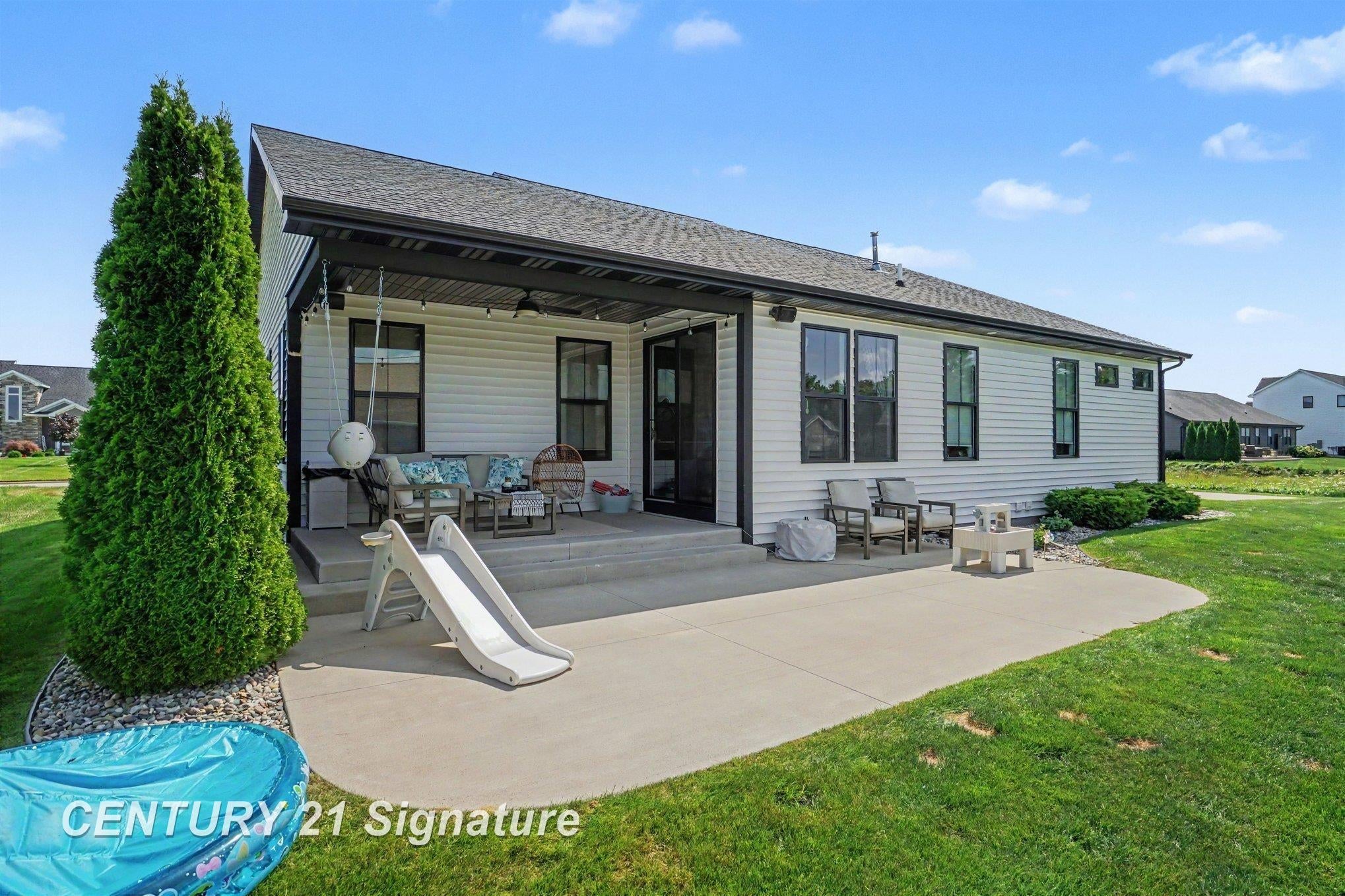 8937 N Meadows Court