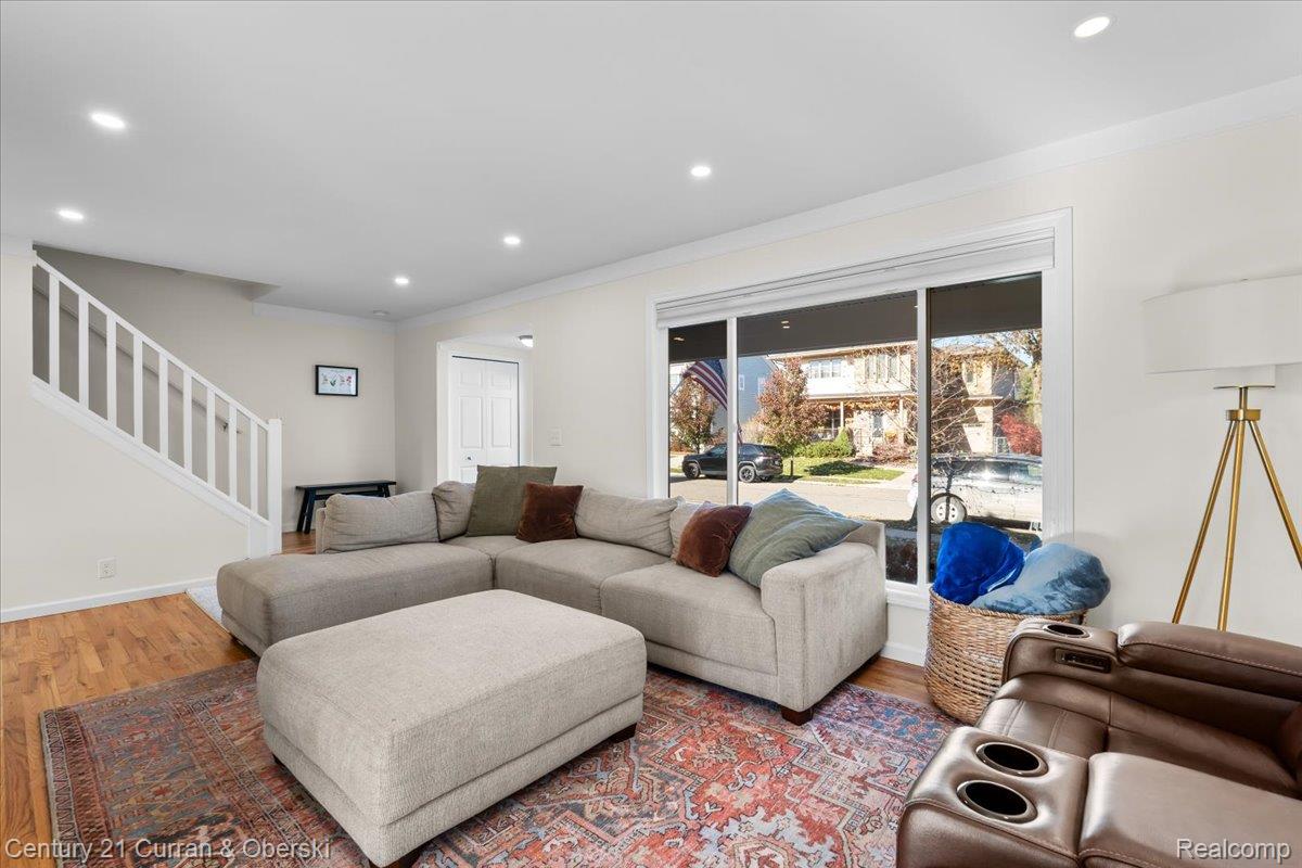 1133 Sutherland Street