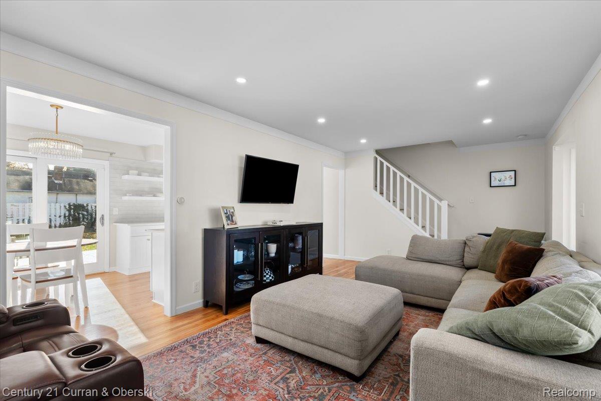 1133 Sutherland Street