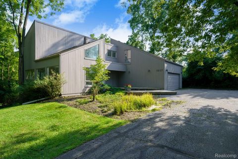 1907 Raymond Place Bloomfield Hills City MI 48302