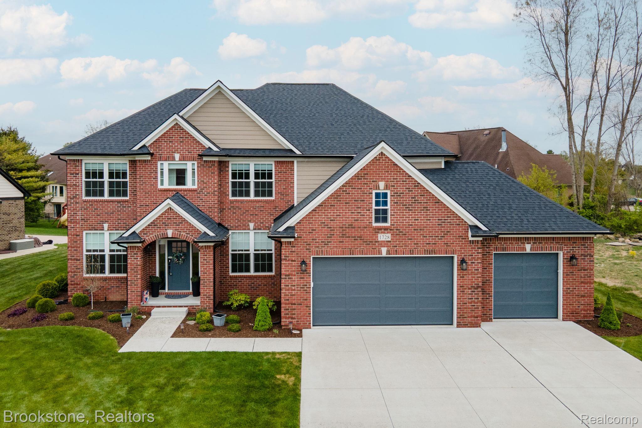 1728 John Paul Court