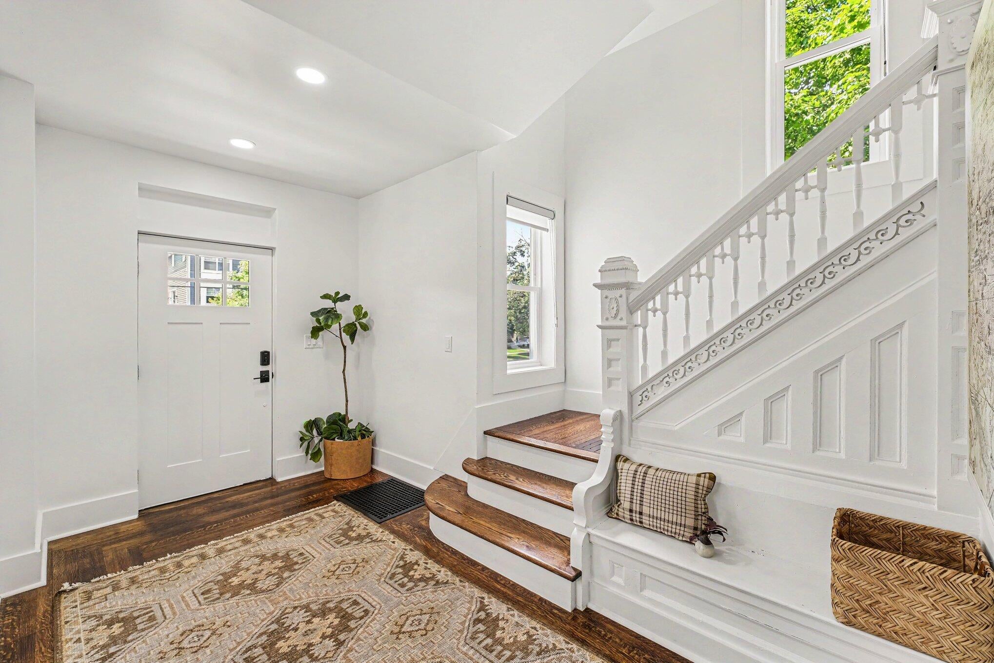 614 Fairview Avenue NE