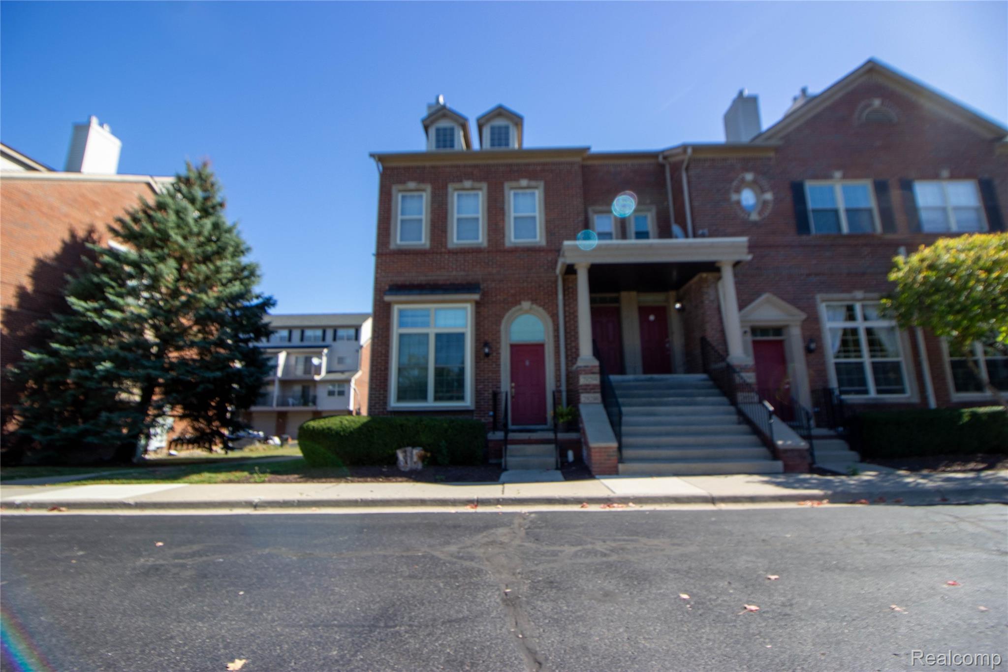 29294 W Glenoaks