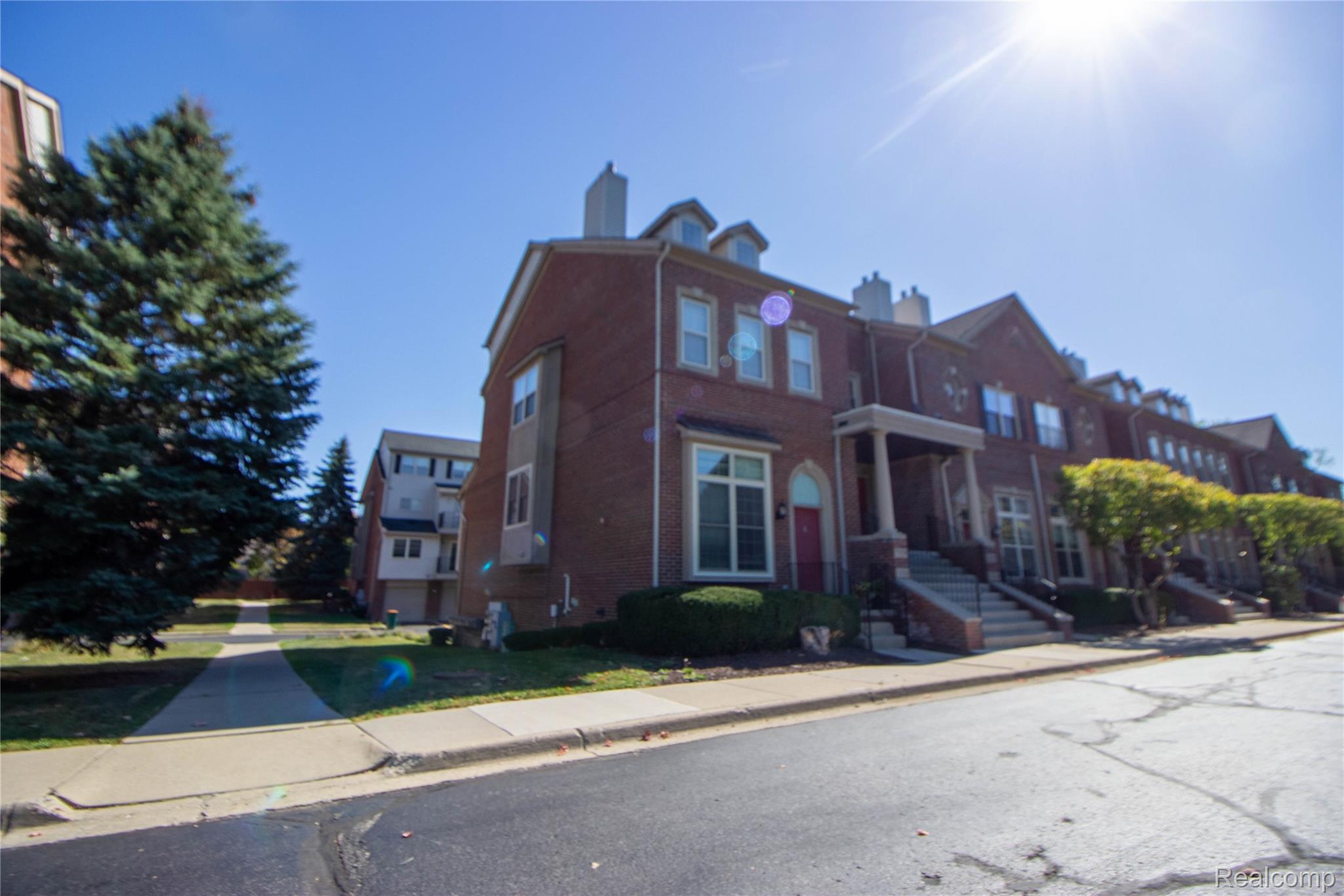 29294 W Glenoaks