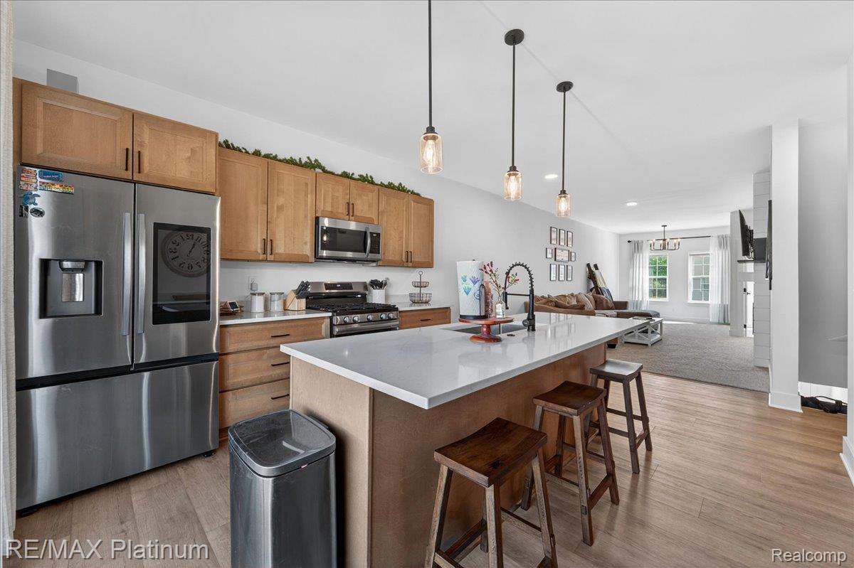 1687 Pinecroft Lane