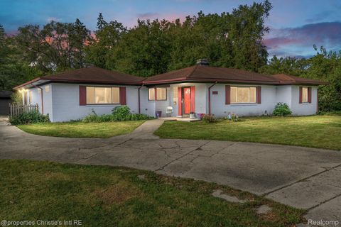 19156 OLD HOMESTEAD Drive Harper Woods City MI 48225