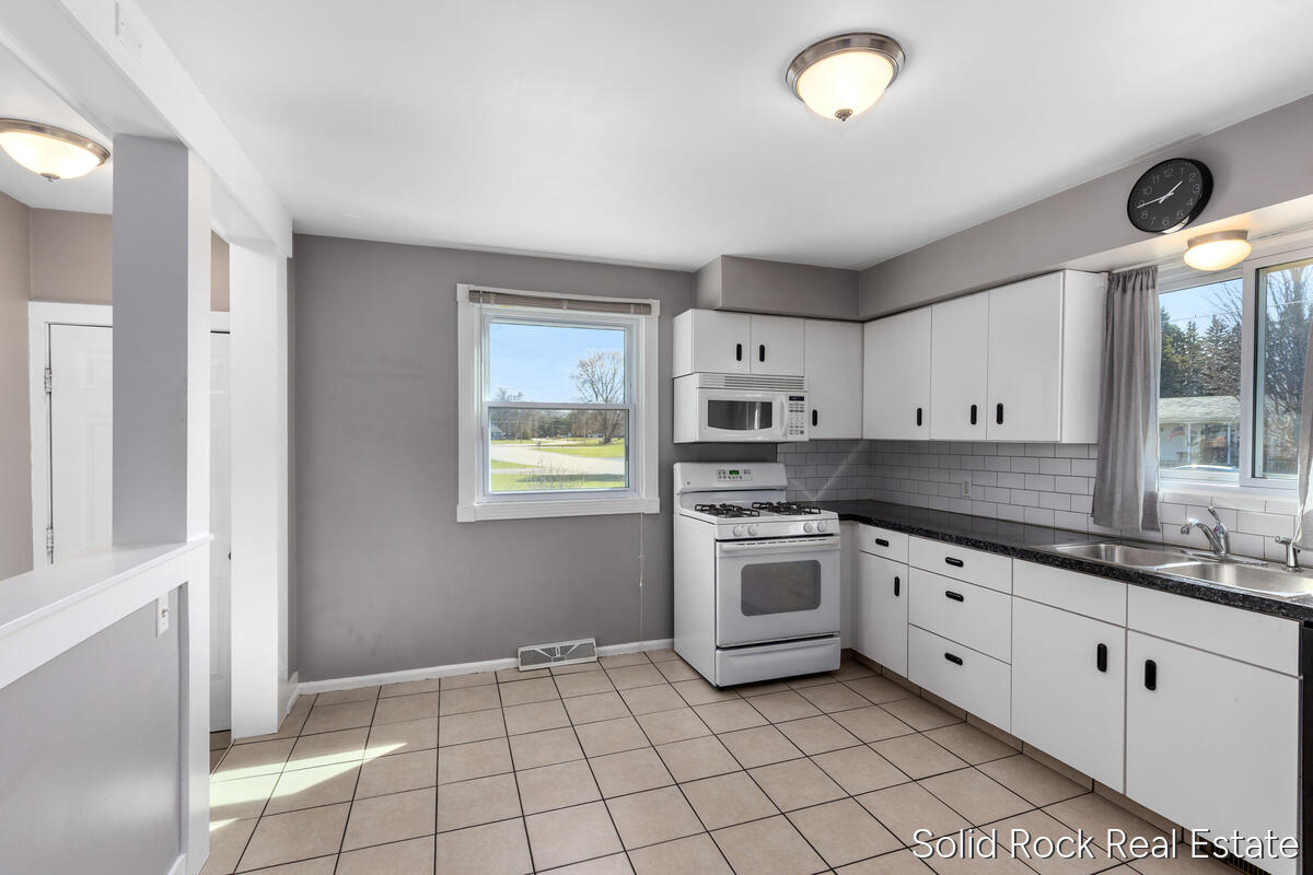 5817 Country View Drive 5815