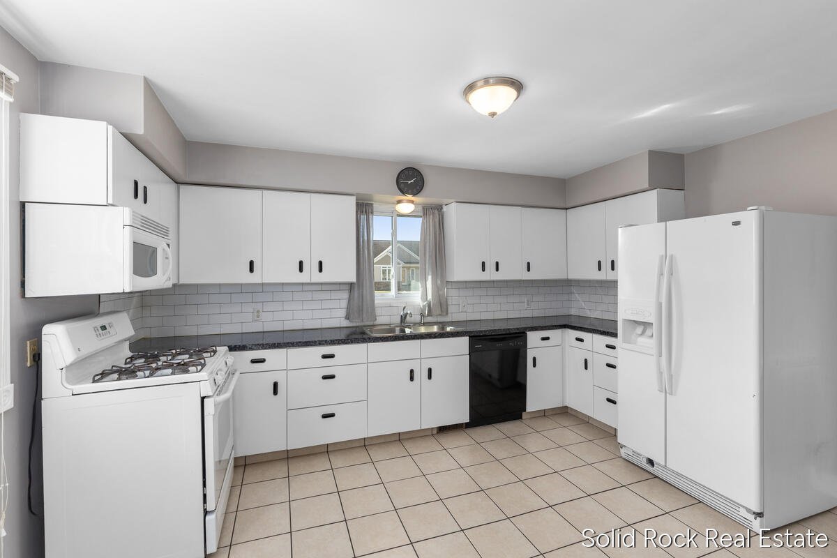 5817 Country View Drive 5815