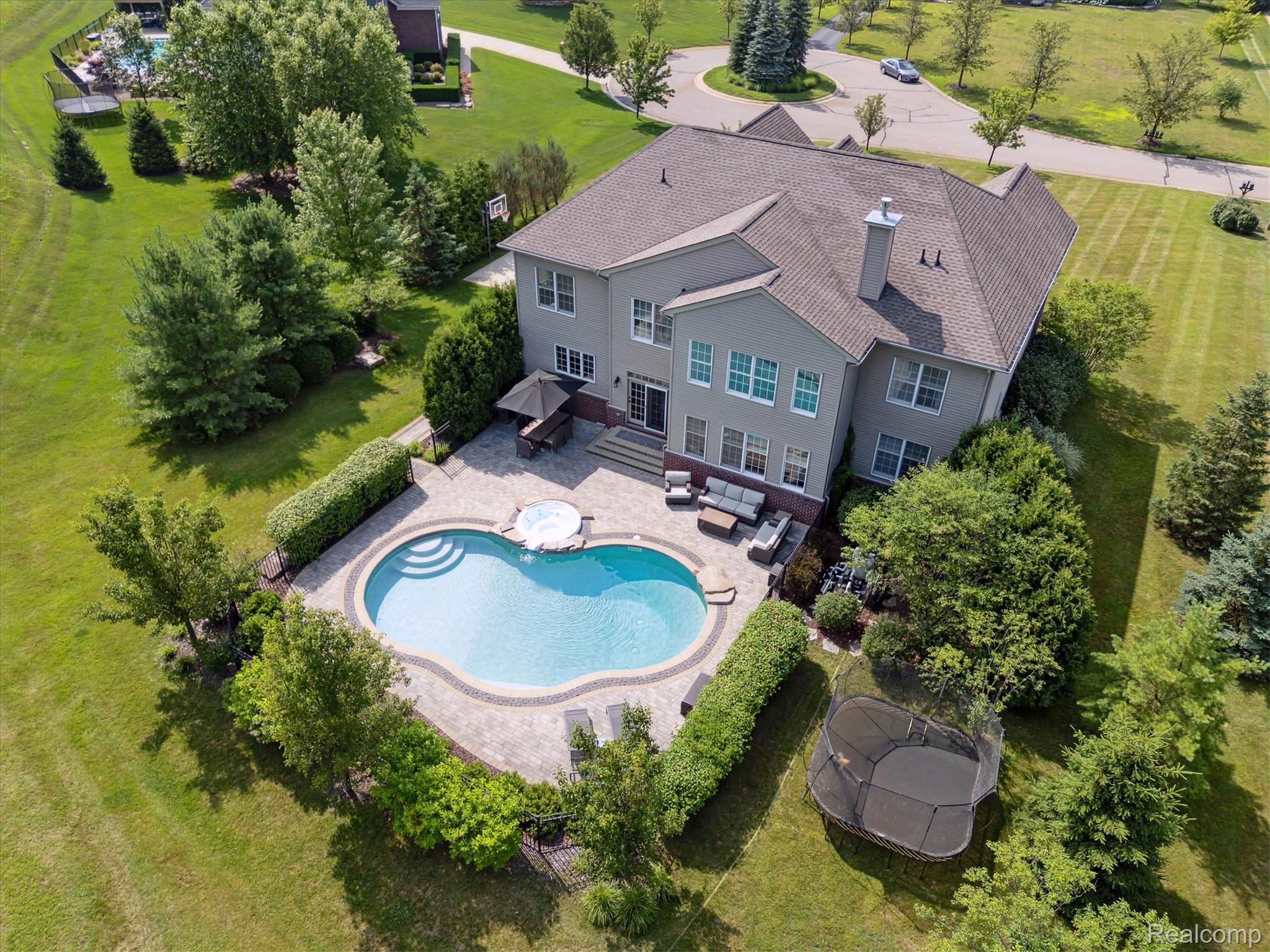 2451 Woodridge Court