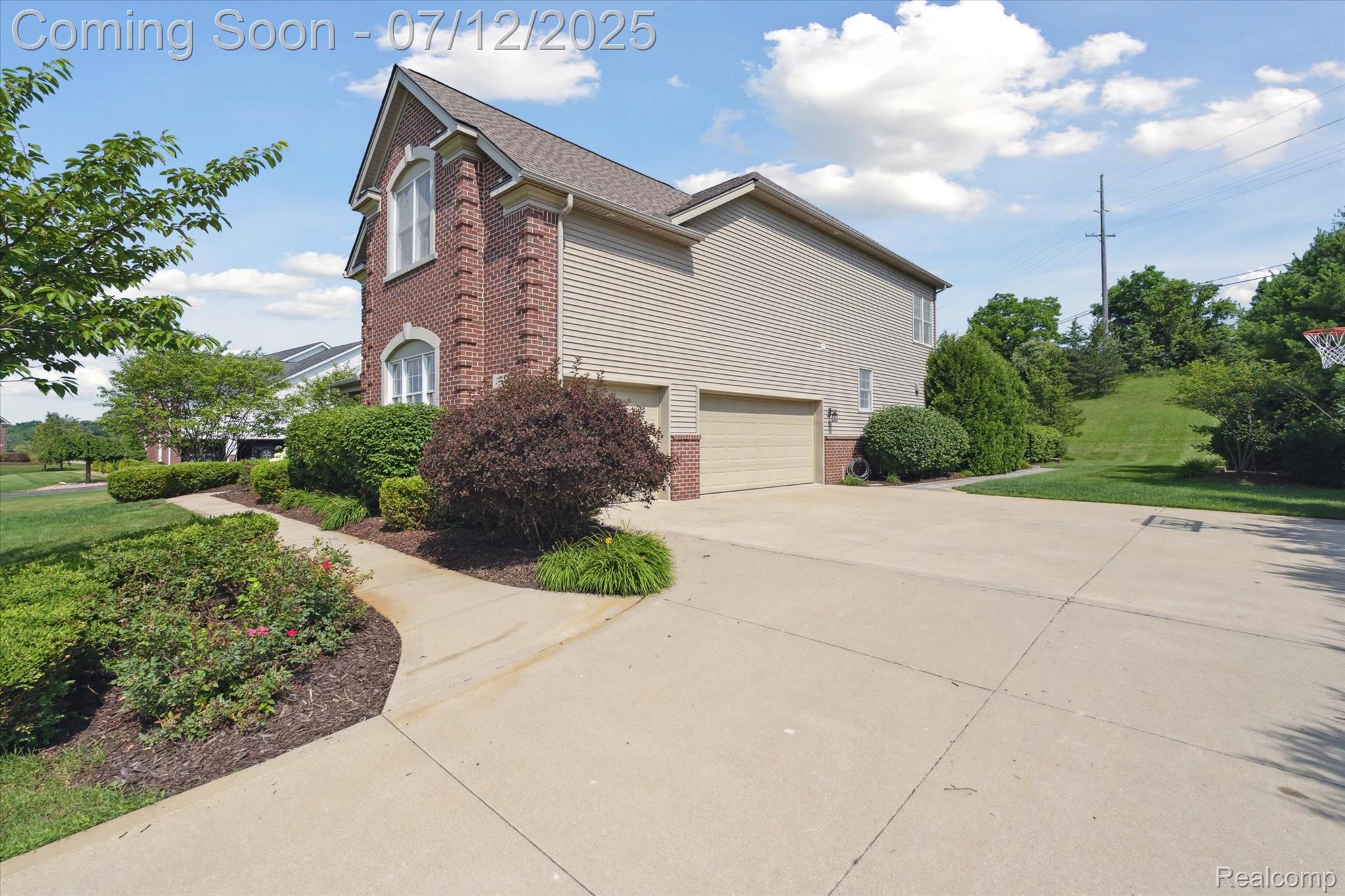 2451 Woodridge Court