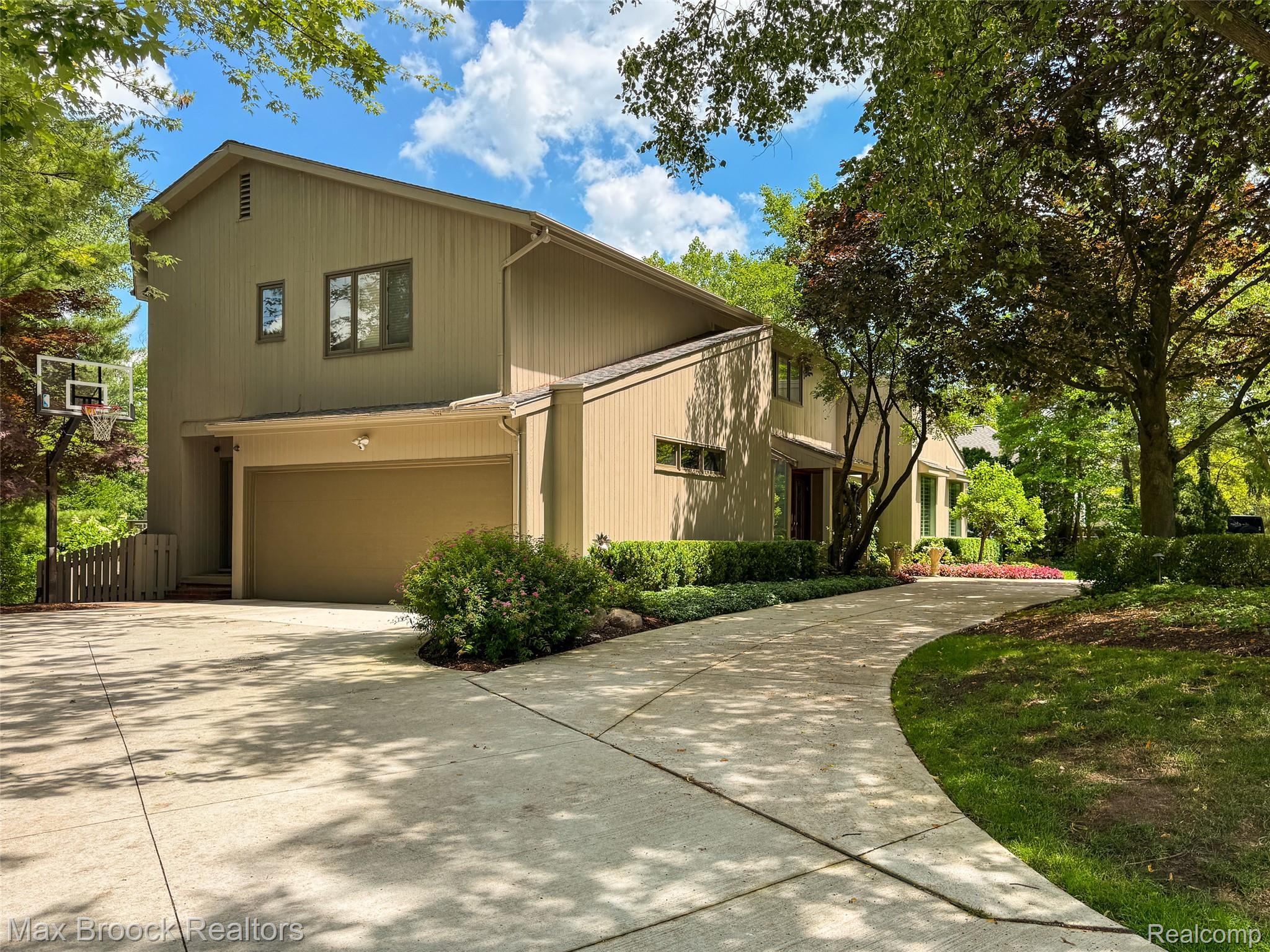 4695 Maura Lane