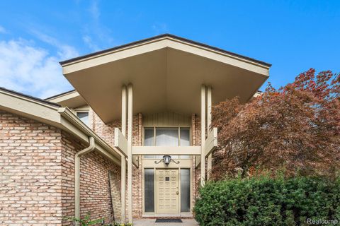 2189 Colony Club Court West Bloomfield Charter Township MI 48322