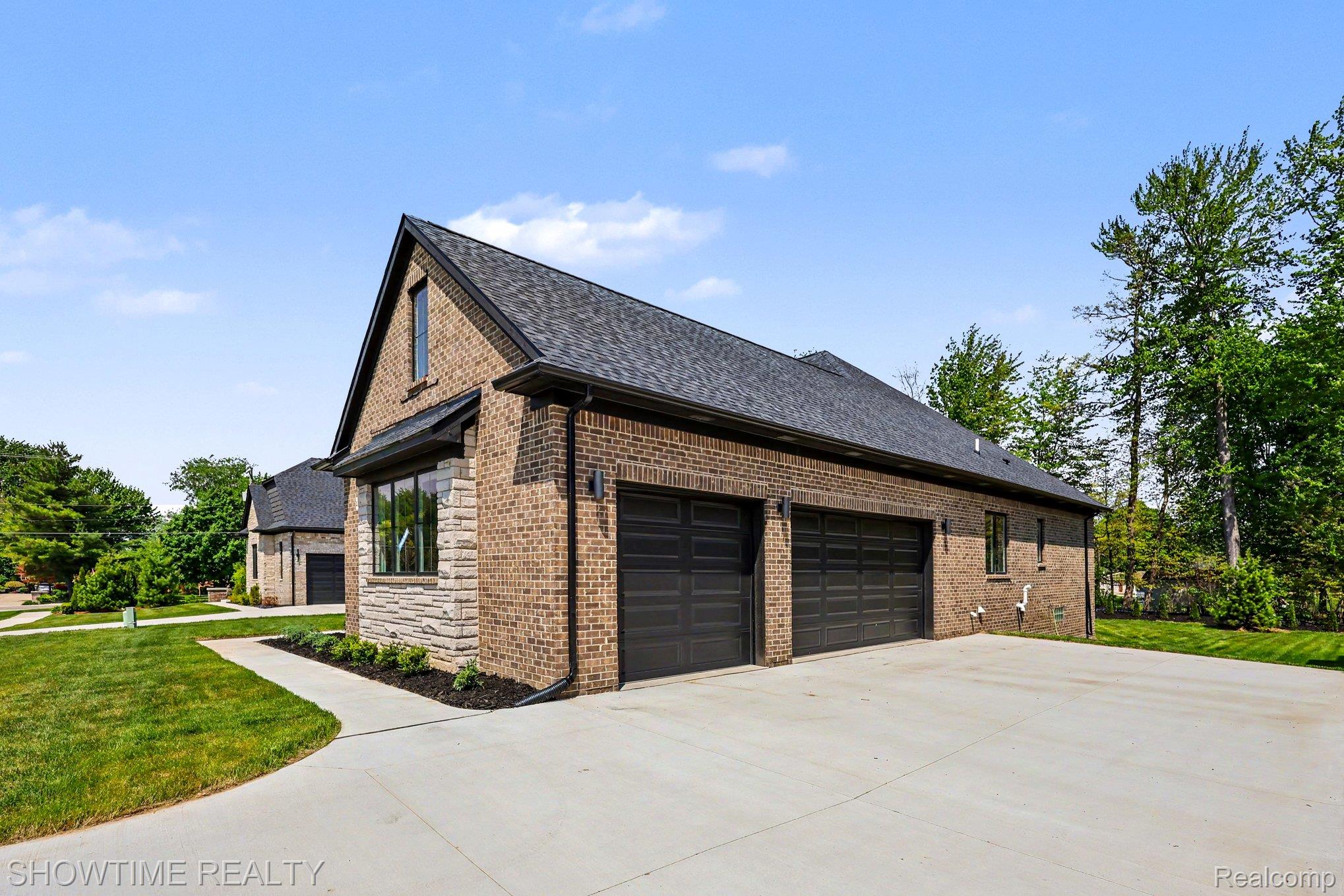 11695 ENCORE Drive