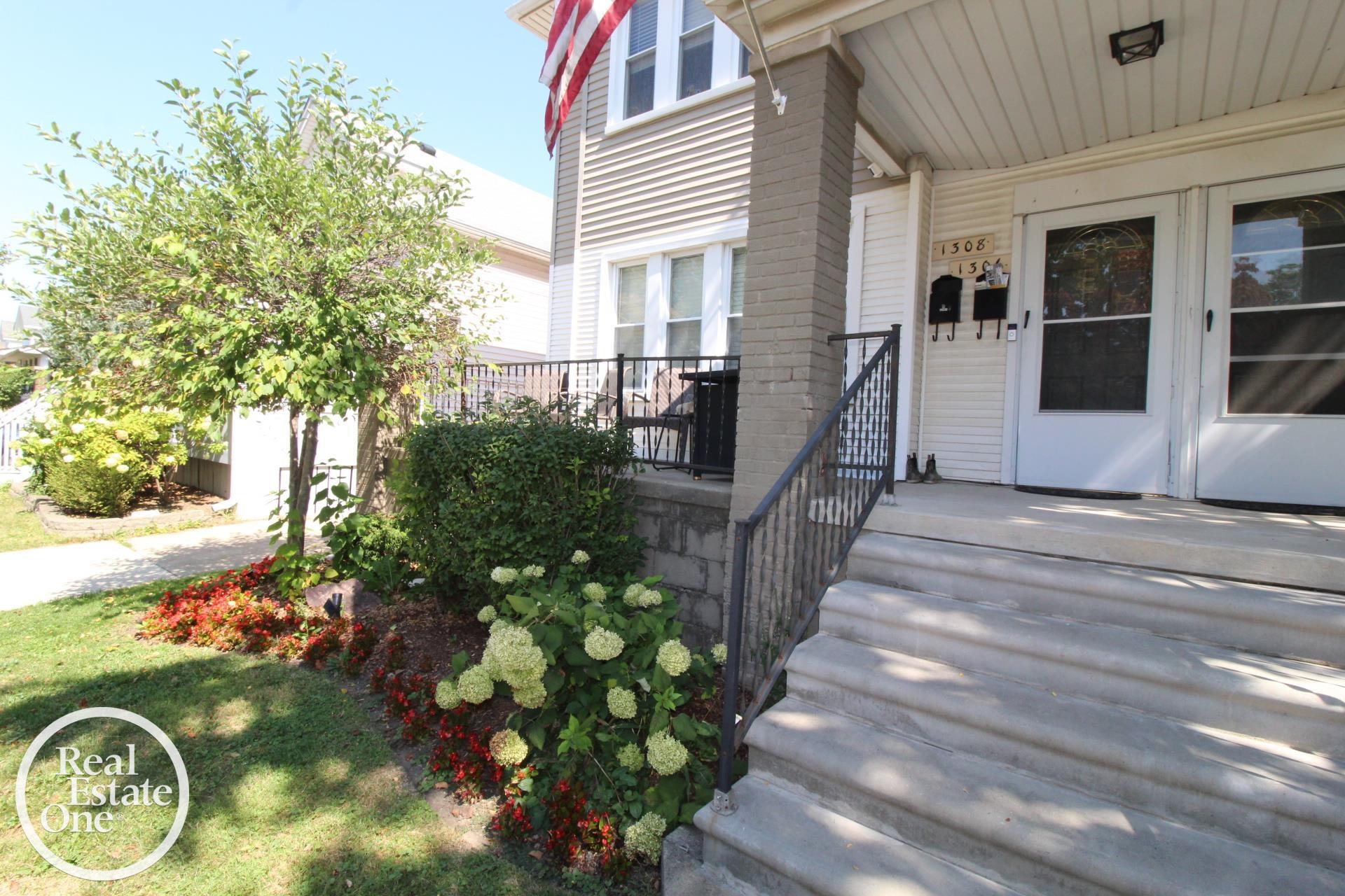 1306-1308 Beaconsfield Avenue