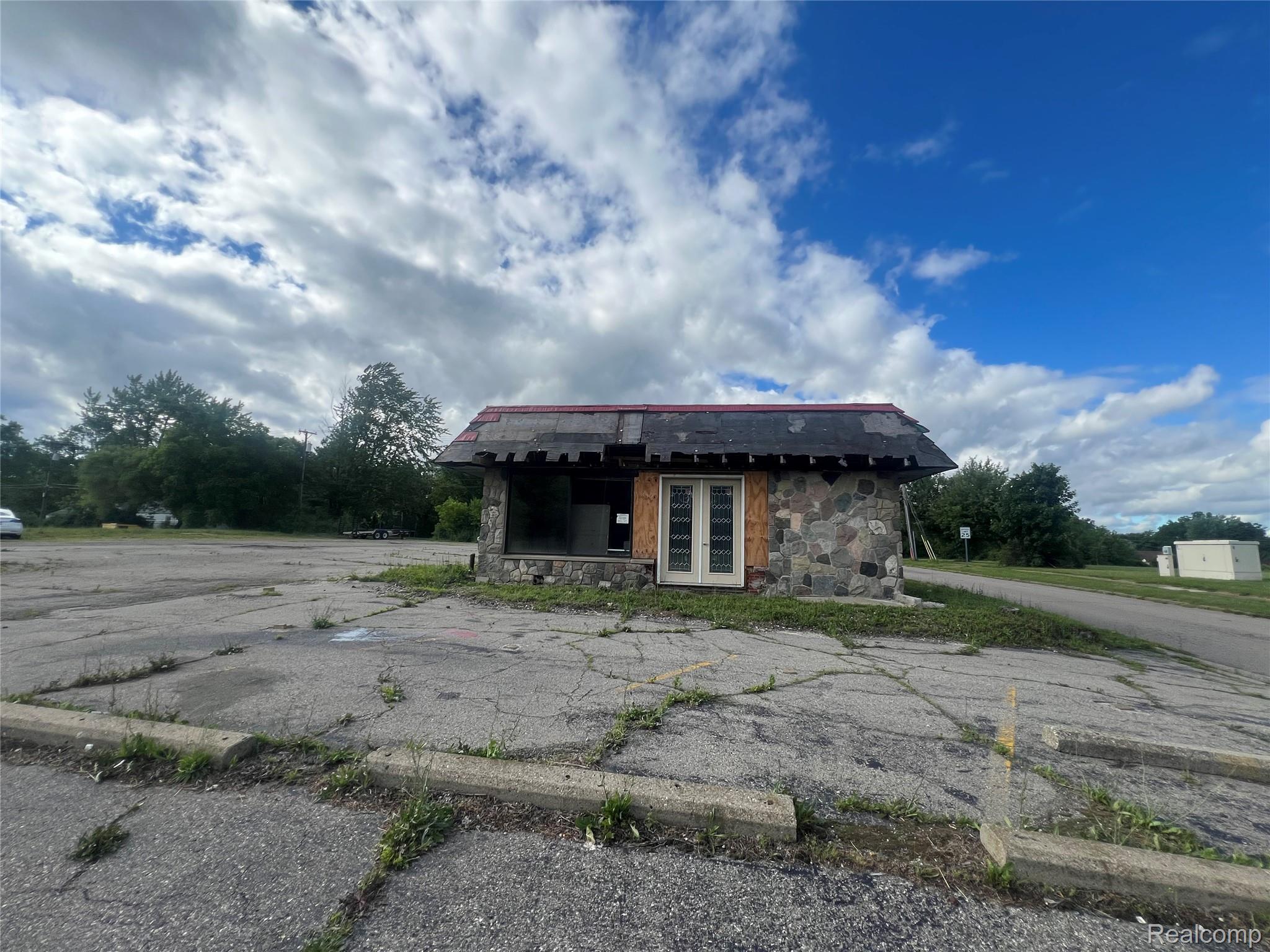1302 W Huron St Street