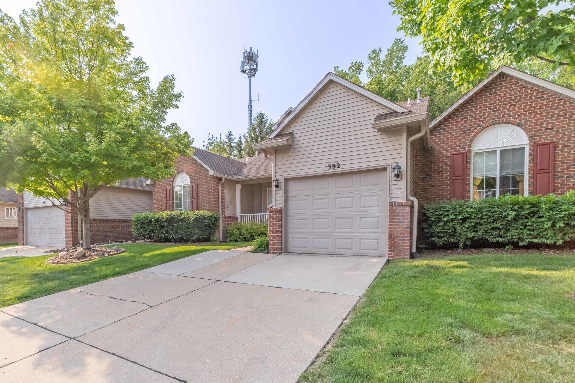 392 Woodfield Square Lane