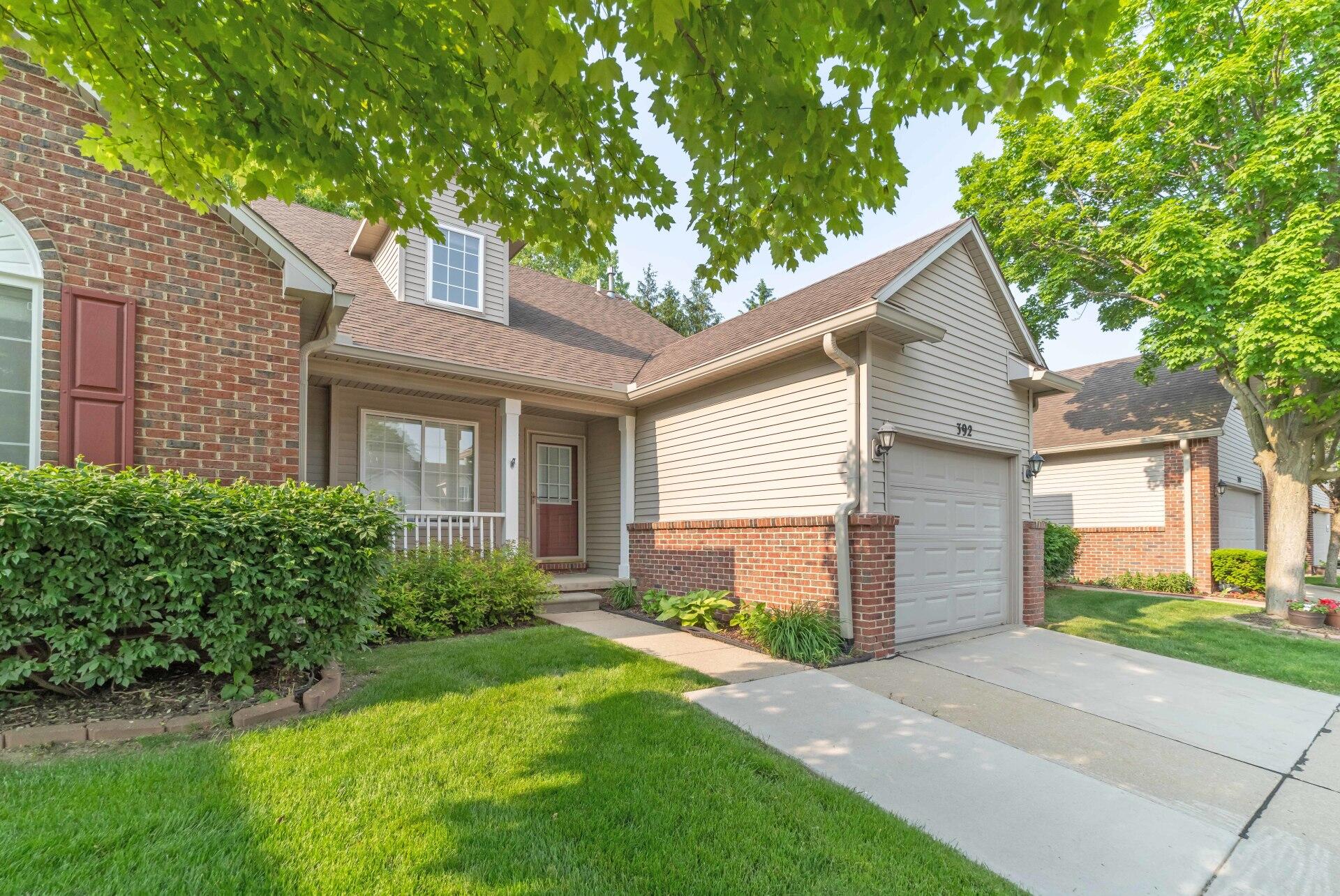 392 Woodfield Square Lane