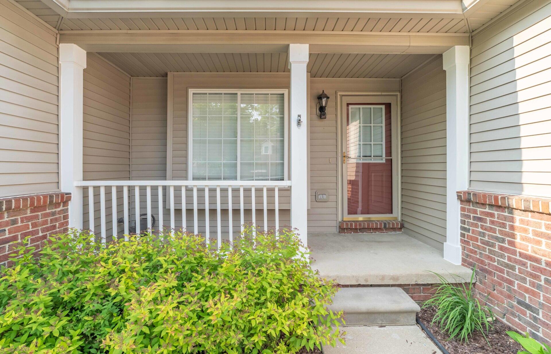 392 Woodfield Square Lane
