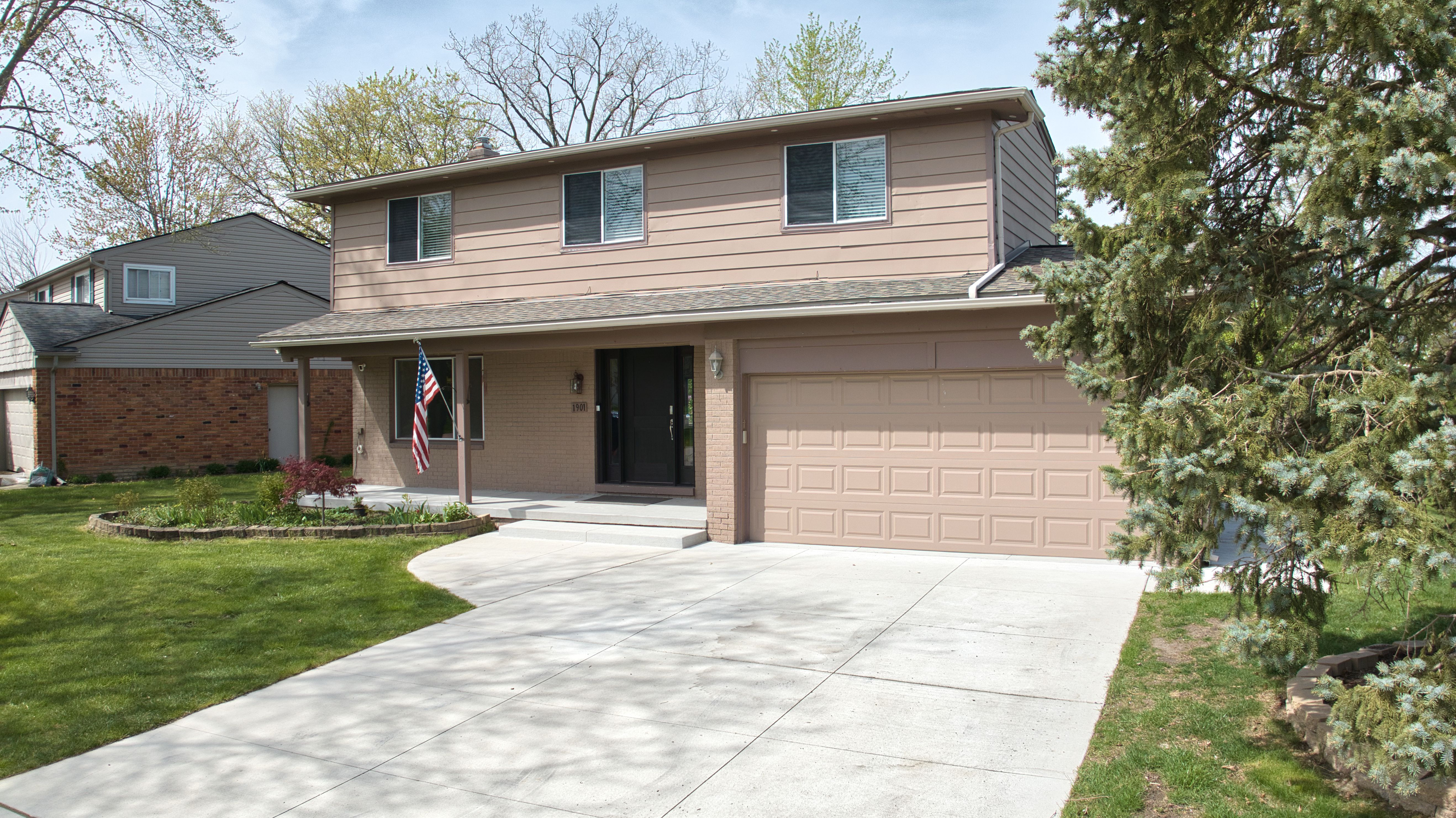 1901 WOODGATE Drive