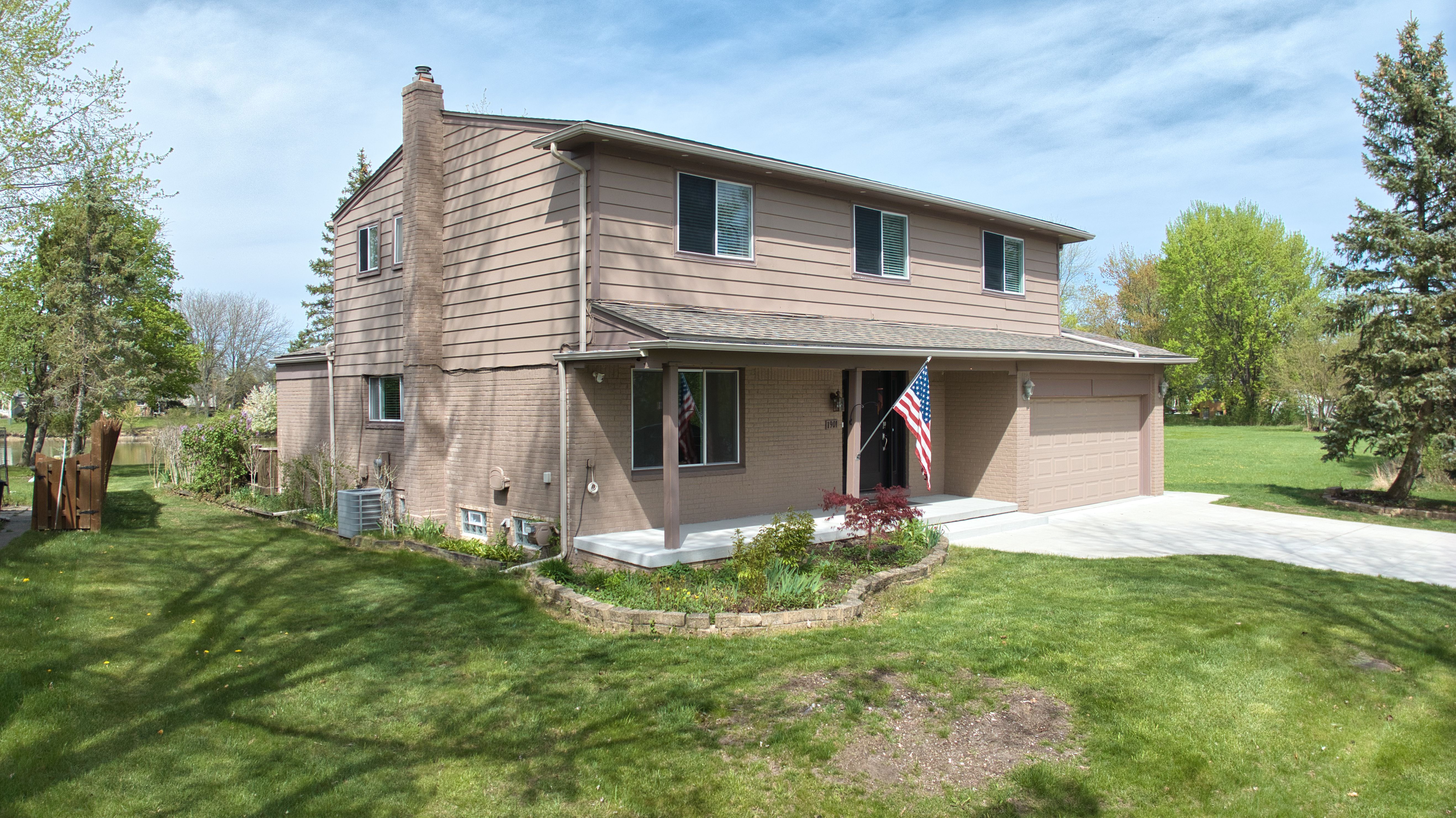 1901 WOODGATE Drive