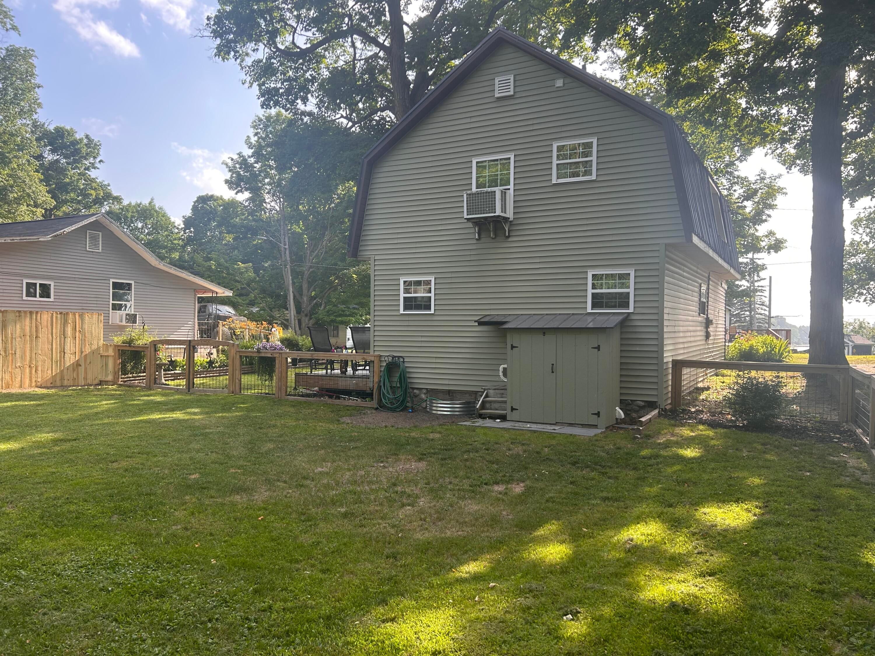 2625 Lansing Street