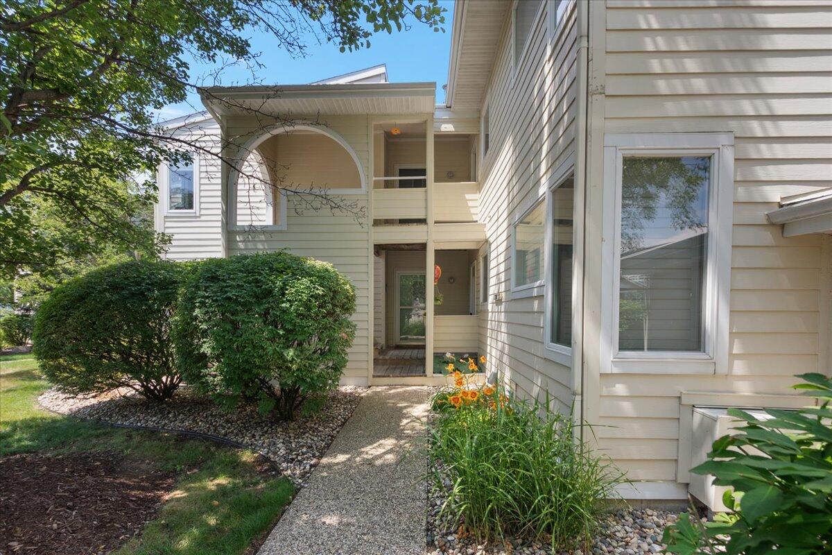 987 Lake Street 6