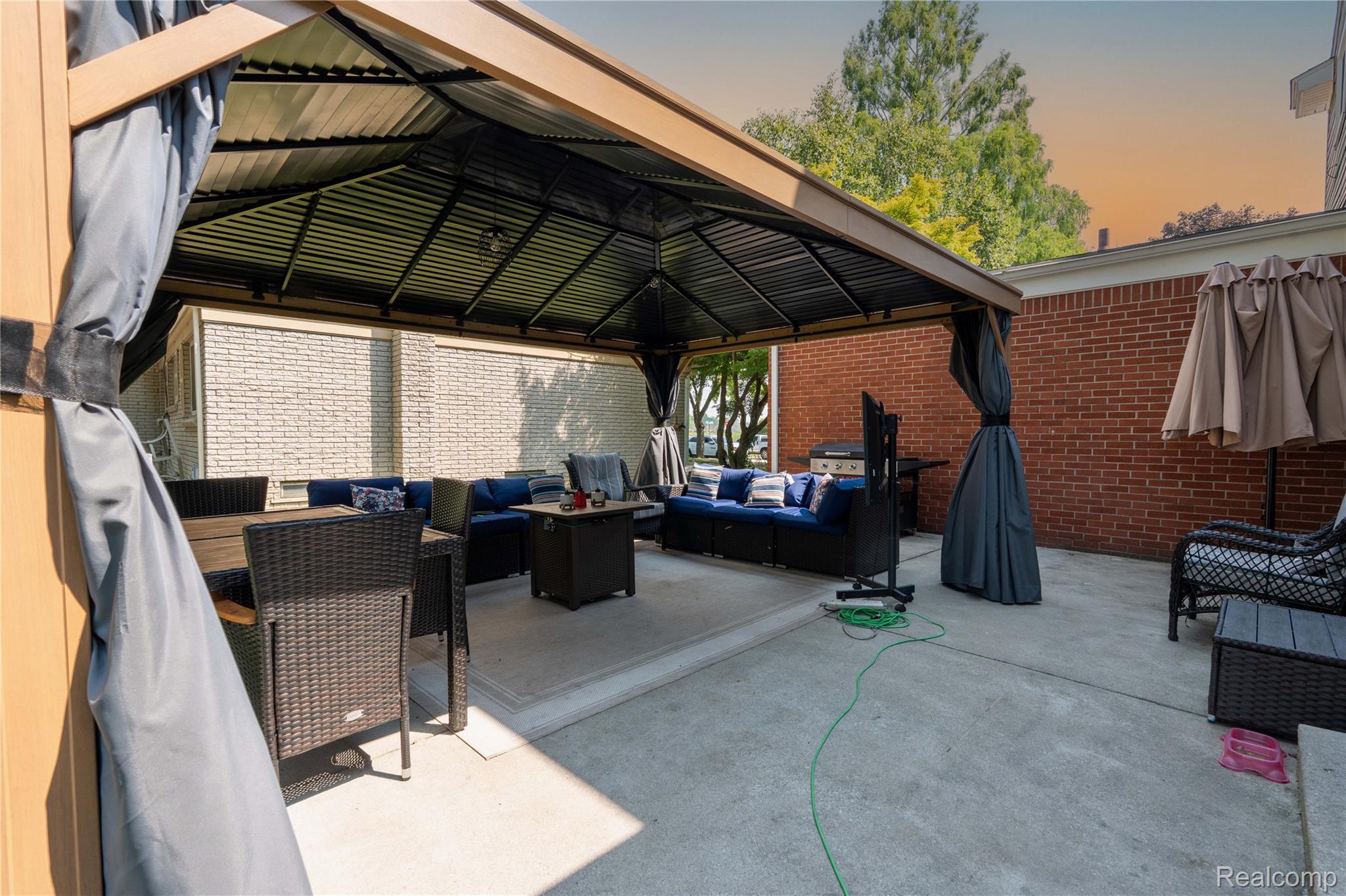 Southfield City, Michigan 48076, United States, 3 Bedrooms Bedrooms, ,2 BathroomsBathrooms,Residential,Active,194475