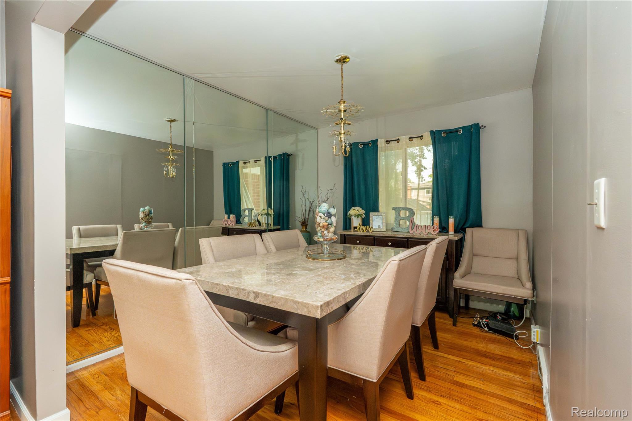 Southfield City, Michigan 48076, United States, 3 Bedrooms Bedrooms, ,2 BathroomsBathrooms,Residential,Active,194475