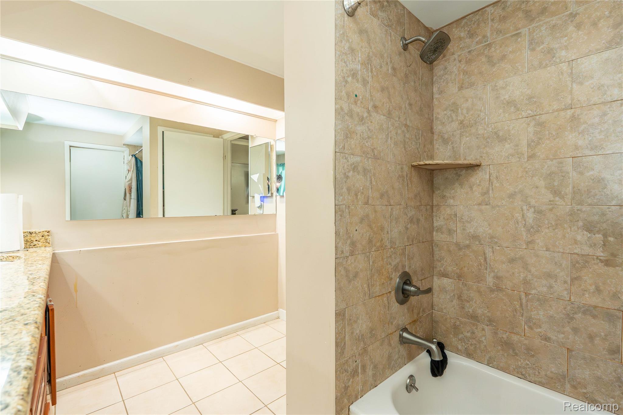 Southfield City, Michigan 48076, United States, 3 Bedrooms Bedrooms, ,2 BathroomsBathrooms,Residential,Active,194475