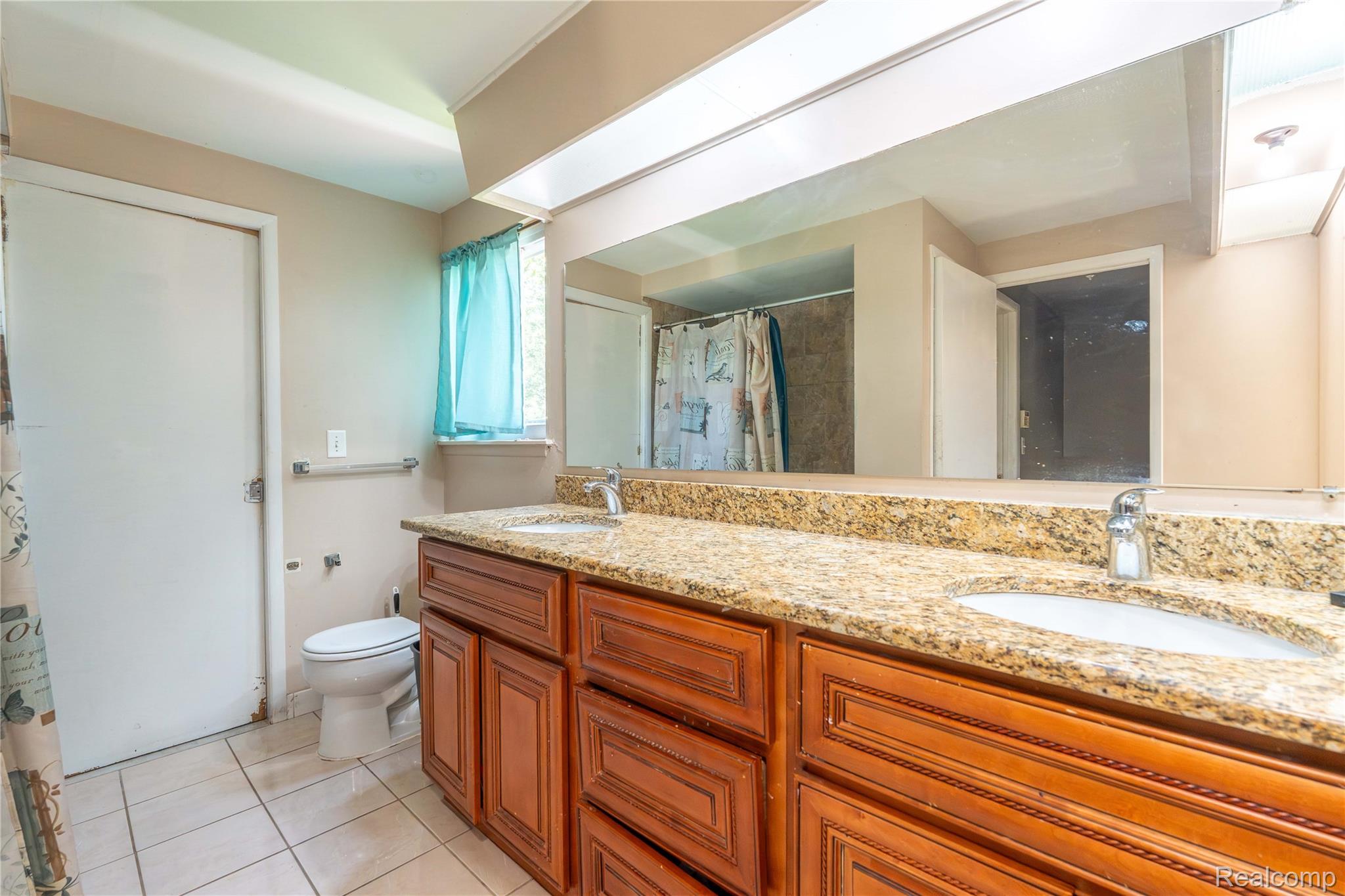 Southfield City, Michigan 48076, United States, 3 Bedrooms Bedrooms, ,2 BathroomsBathrooms,Residential,Active,194475