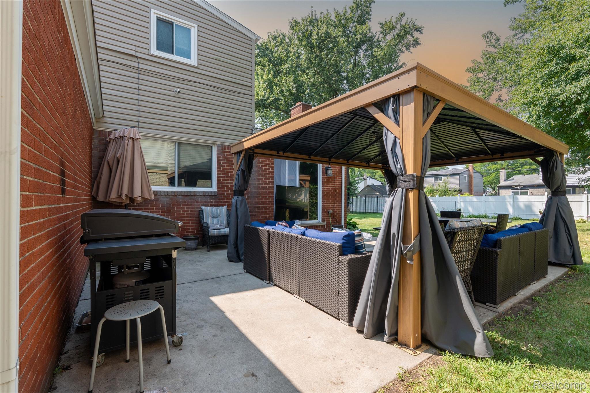 Southfield City, Michigan 48076, United States, 3 Bedrooms Bedrooms, ,2 BathroomsBathrooms,Residential,Active,194475