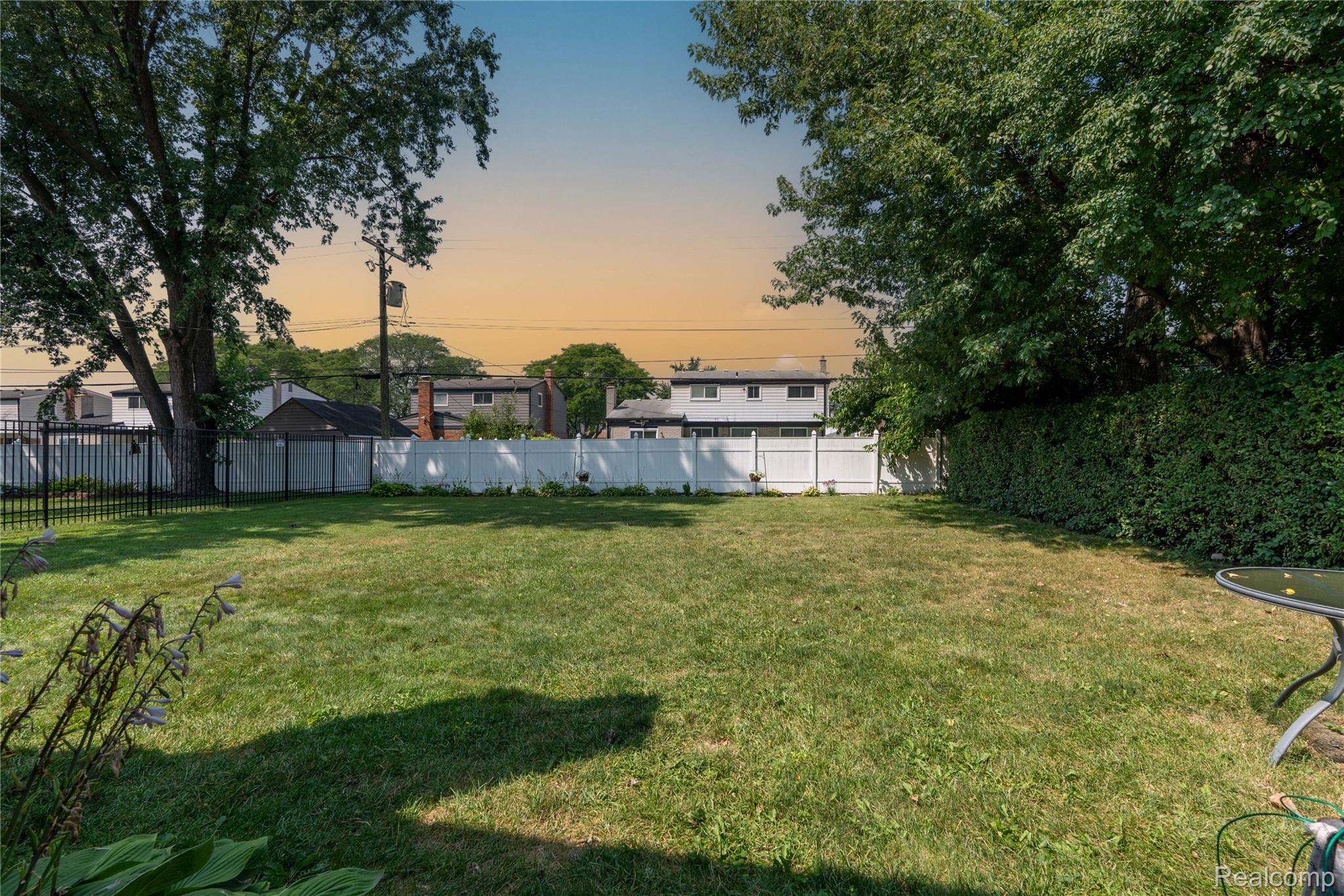 Southfield City, Michigan 48076, United States, 3 Bedrooms Bedrooms, ,2 BathroomsBathrooms,Residential,Active,194475