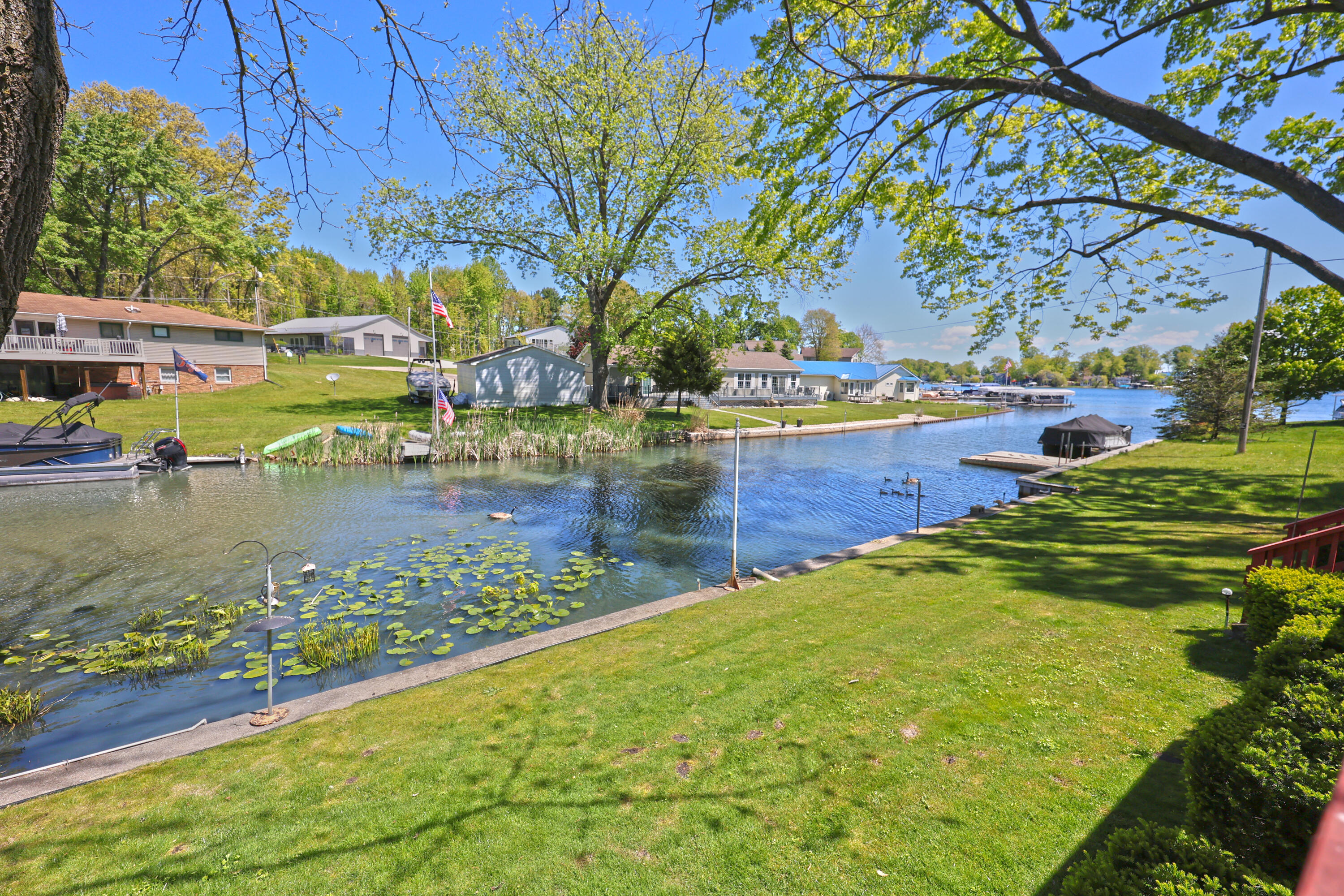 31886 W Lakeshore Drive