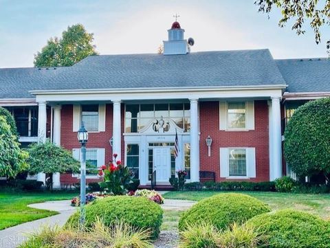 19710 W 13 Mile Road Beverly Hills Village MI 48025